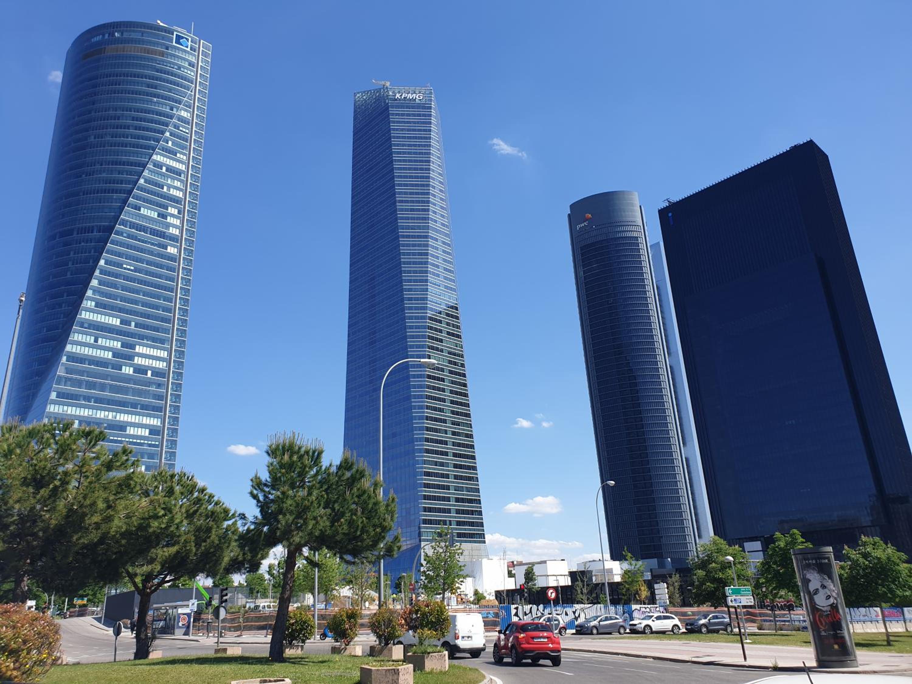 Spacious Apartment Madrid - Metro Barrio del Pilar view 4