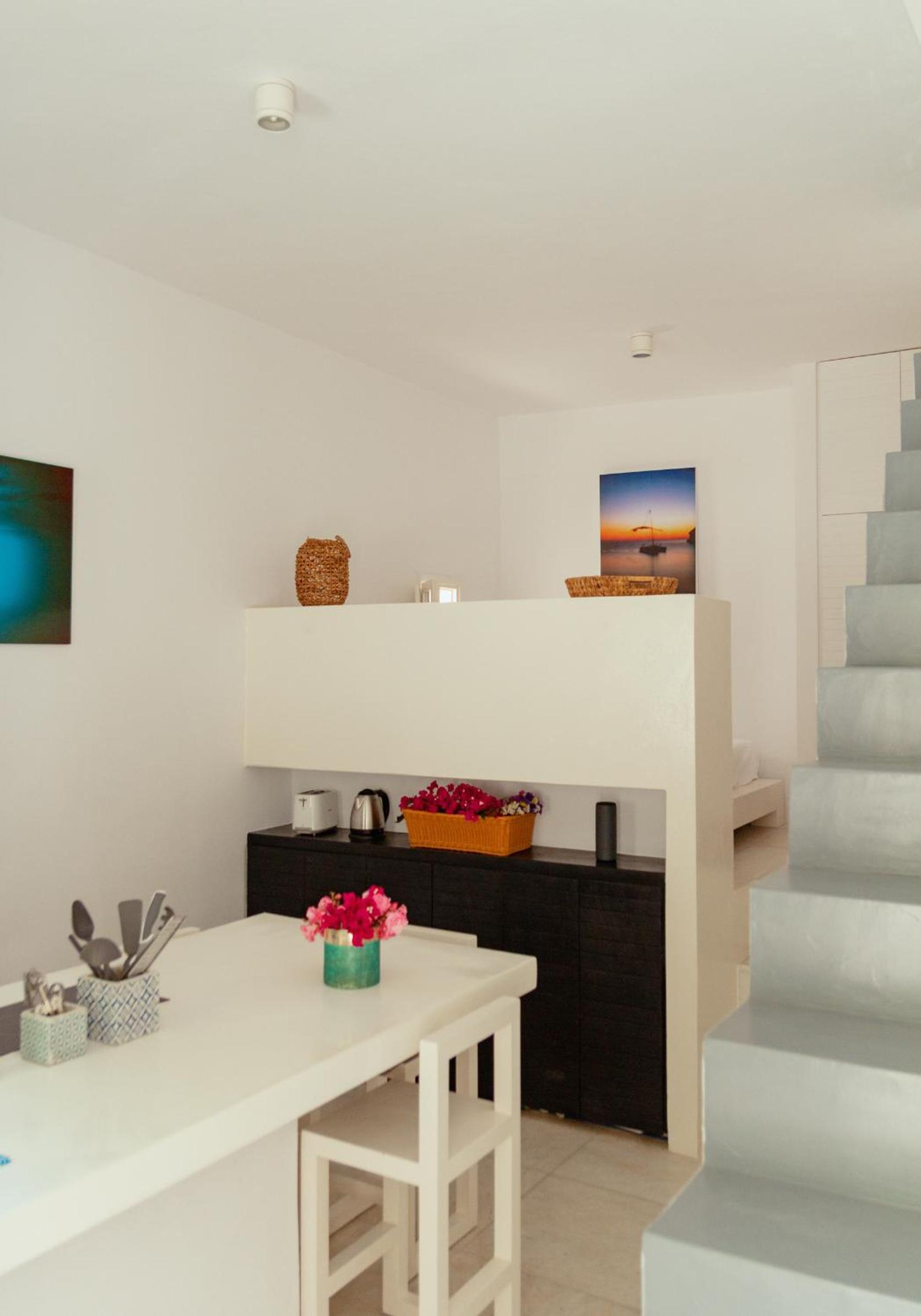 Rooftop House in the old town of Parikia - Paros view 3