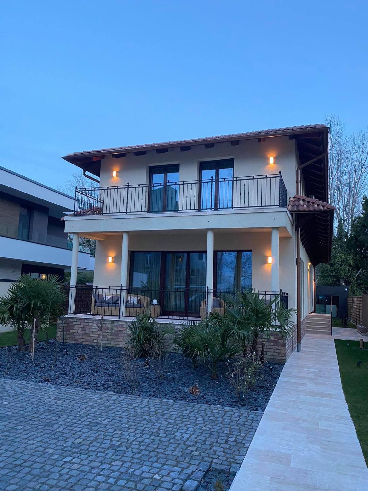 DV Premium Apartments