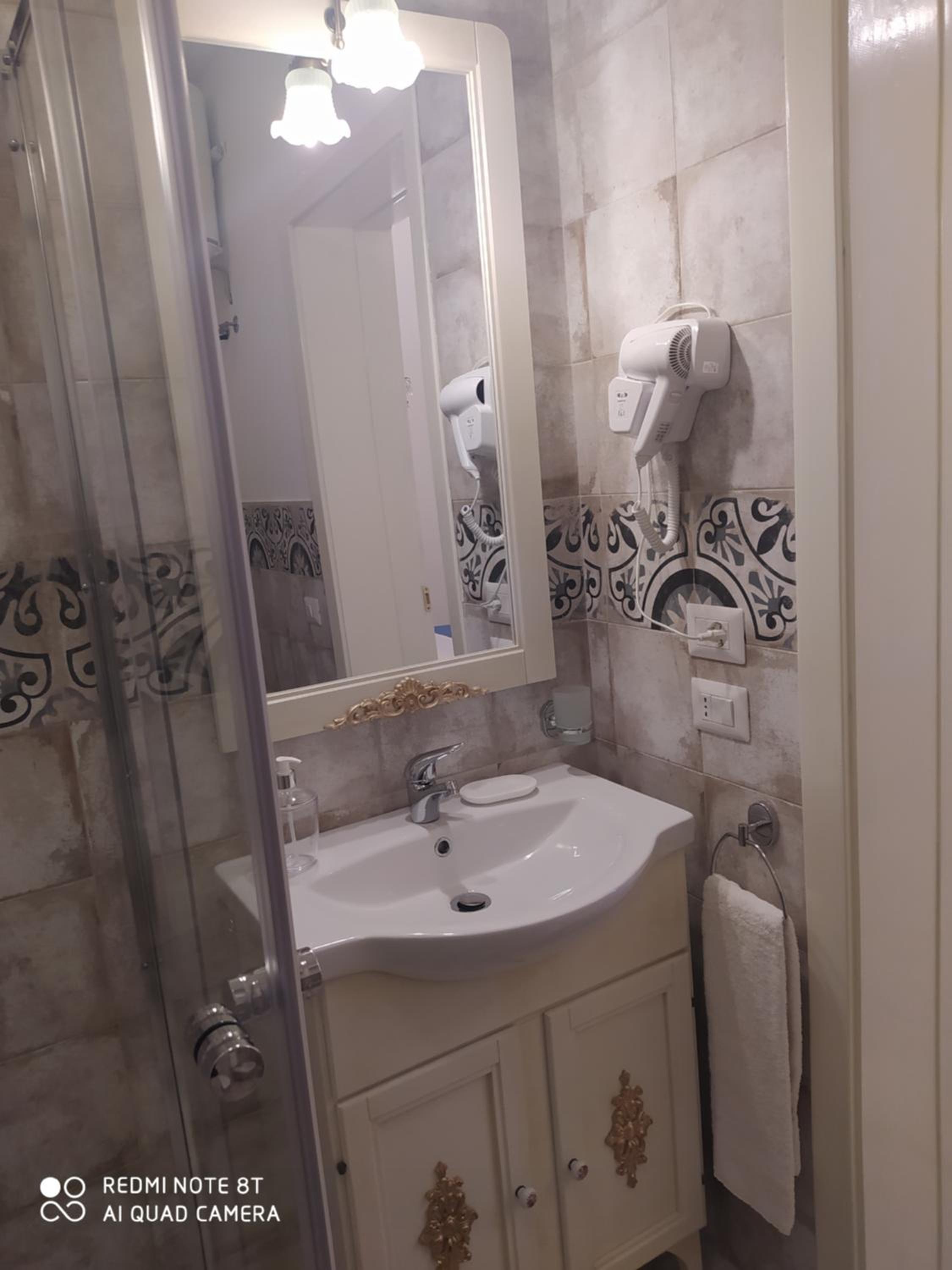 DONNA LUCREZIA b&b Boutique Hotel Style - RELAX & BUSINESS STAY