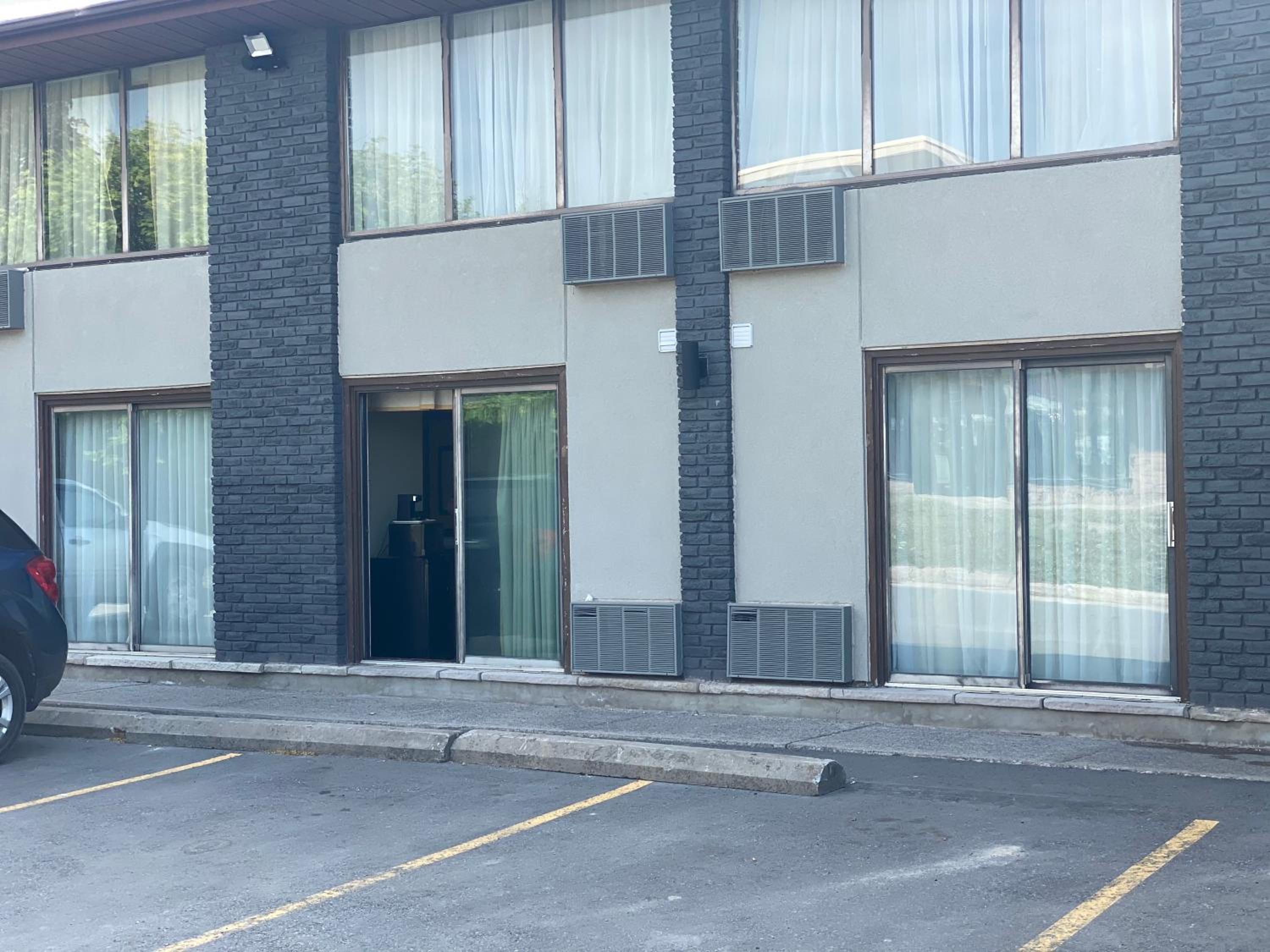 Peterborough Vacations - Quality Inn - Property Image 4