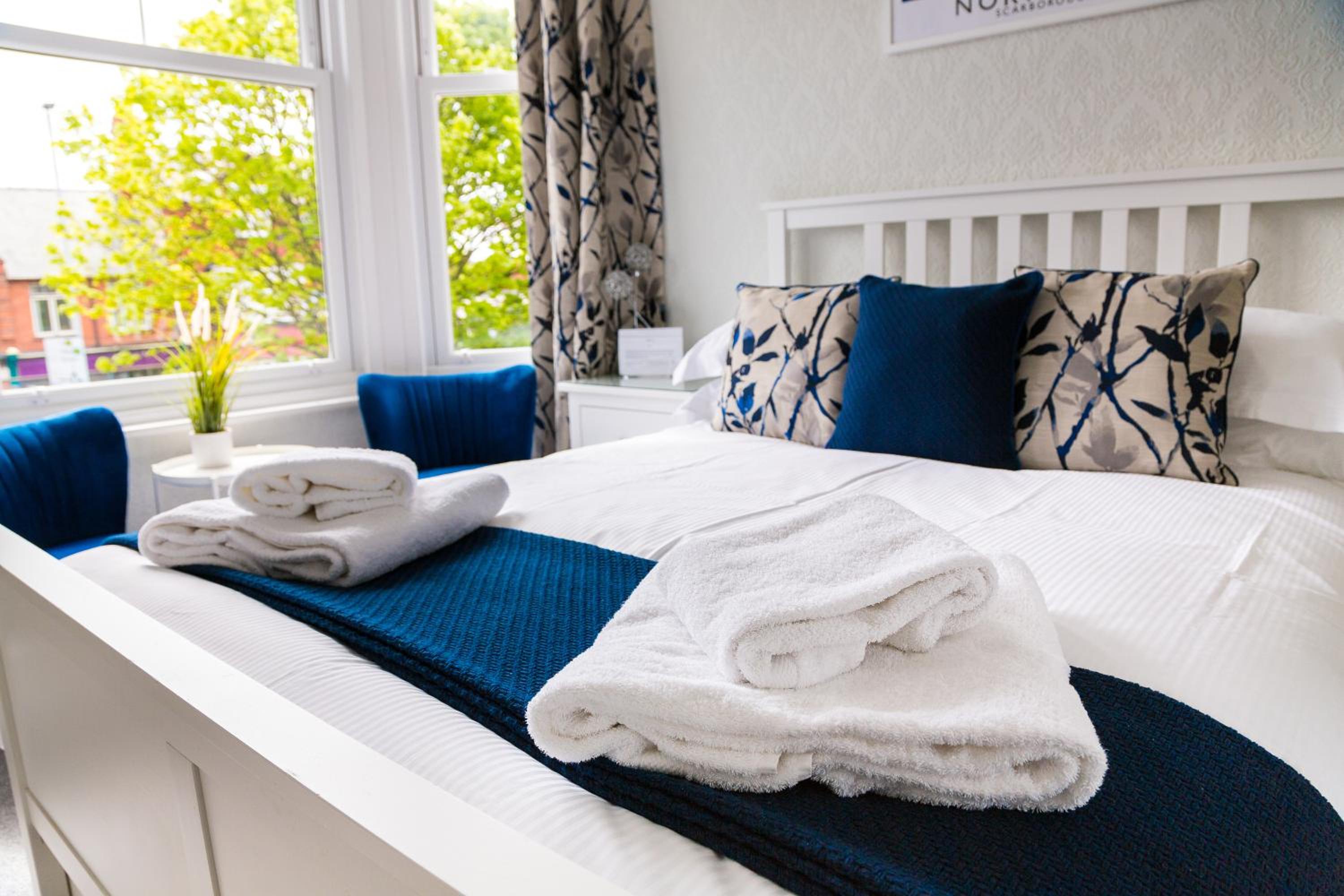 Kingsway Guesthouse - A selection of Single, Double and Family Rooms in a Central Location view 5
