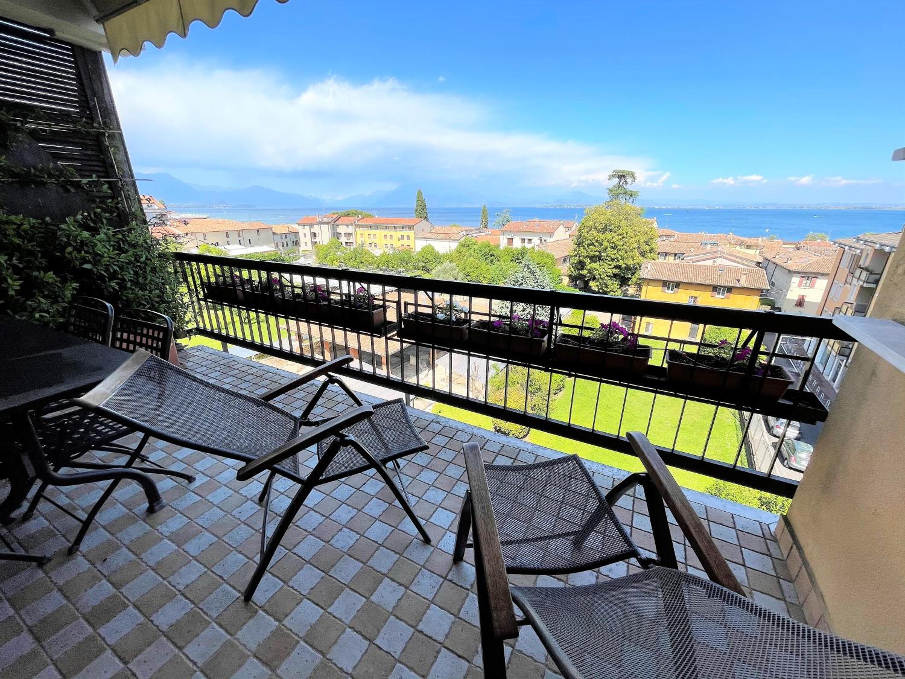 CIAO LAGO Family Apartment DesenzanoLoft Official Partner Homes & Villas by Marriott Bonvoy view 5