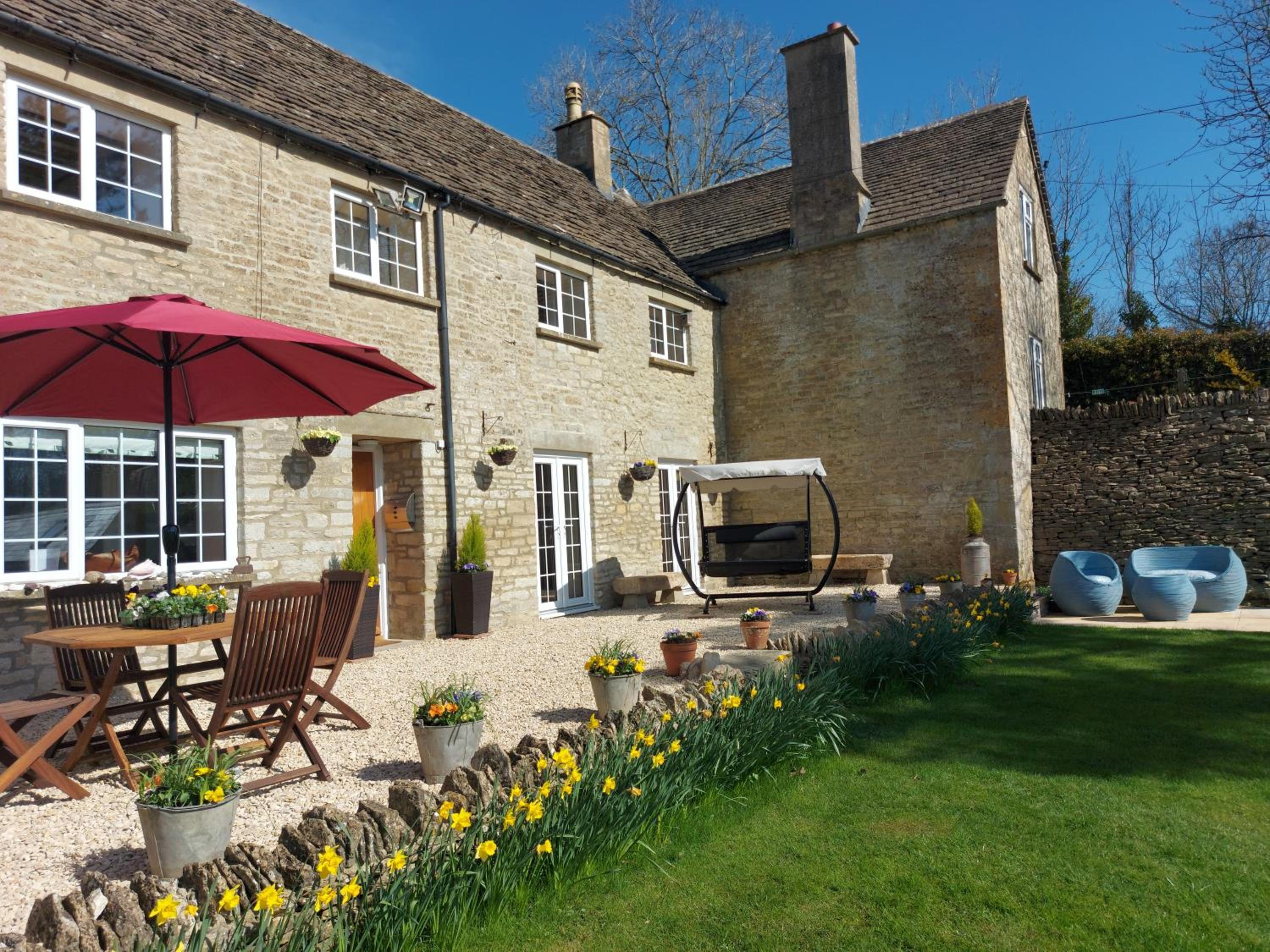 Thames Head Wharf - Historic Cotswold Cottage with Stunning Countryside Views view 3