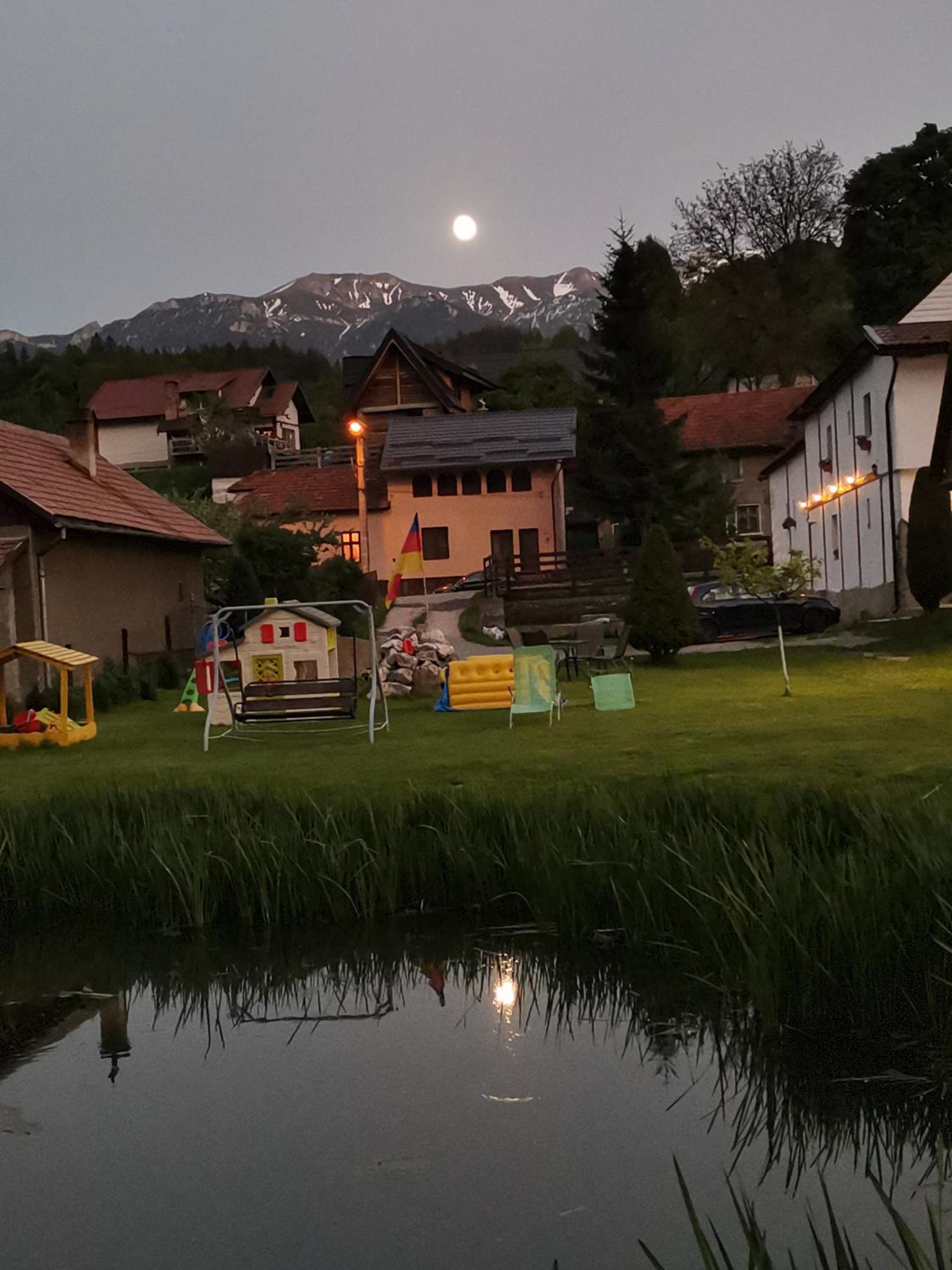 Guest House Piatra Craiului view 4