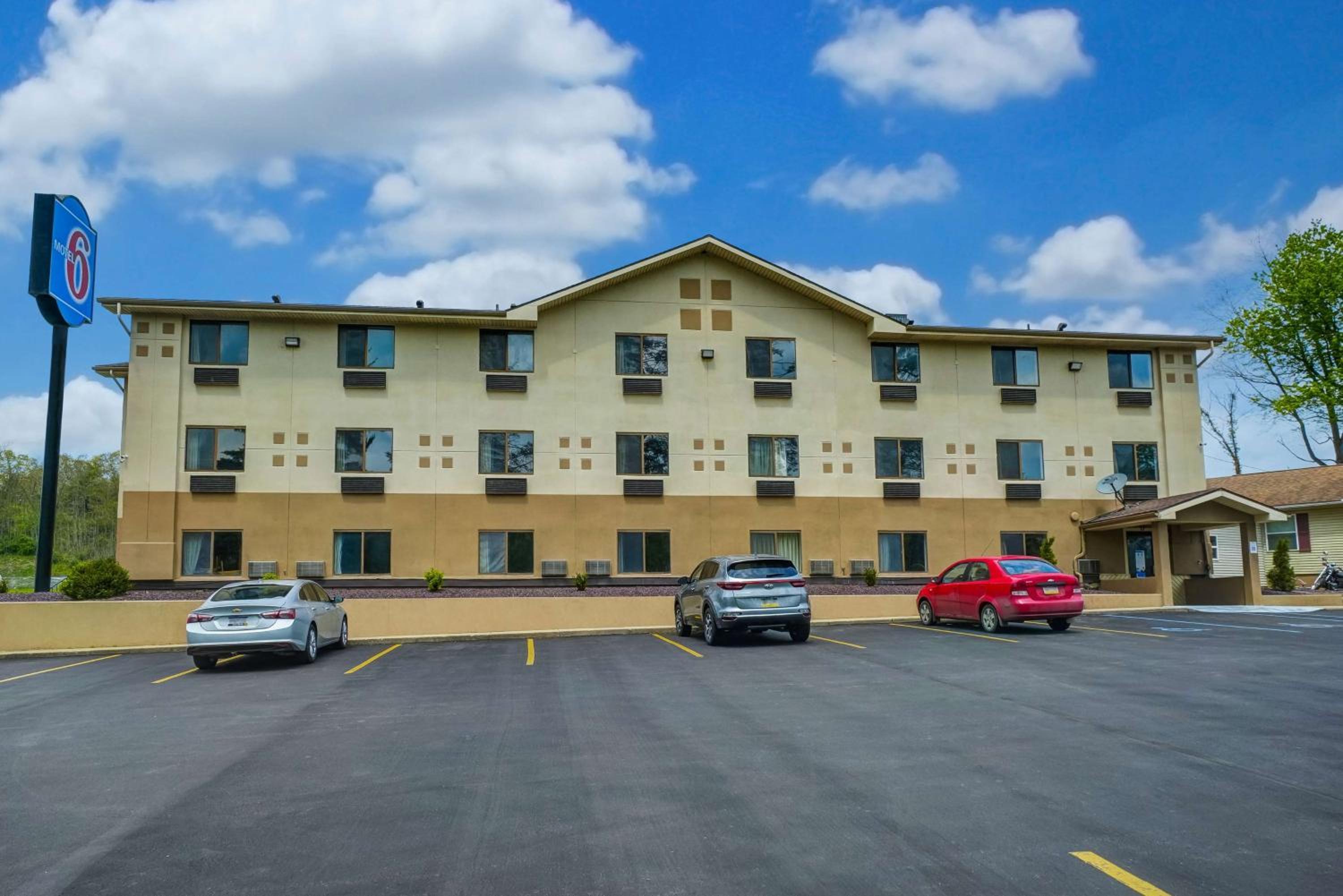 Motel 6-Montoursville, PA - Williamsport view 2