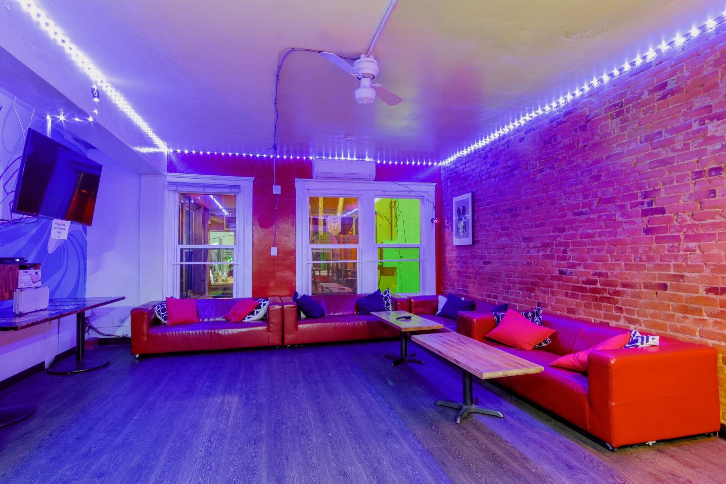 Lucky D's Youth and Traveler's Hostel