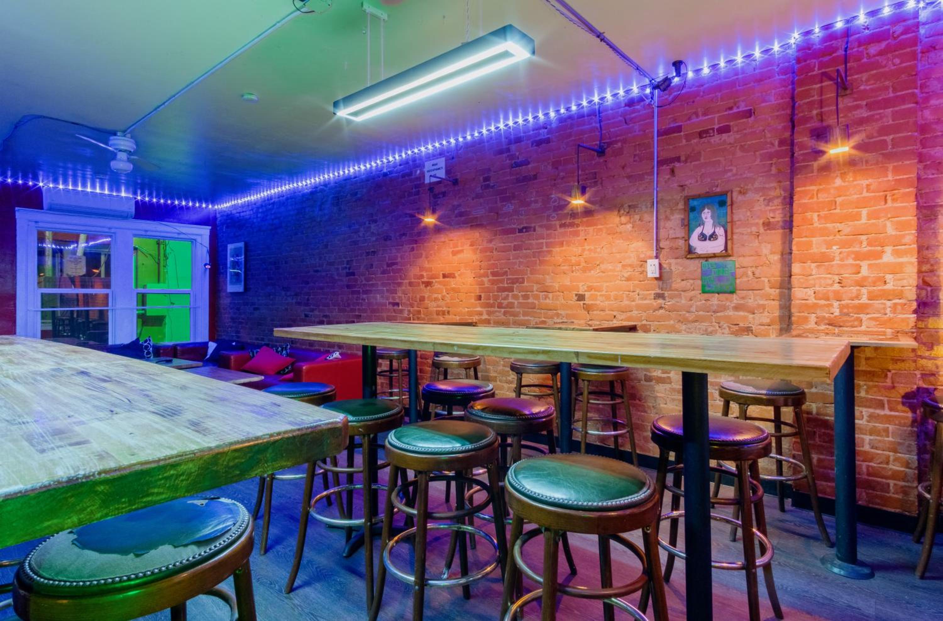 Lucky D's Youth and Traveler's Hostel