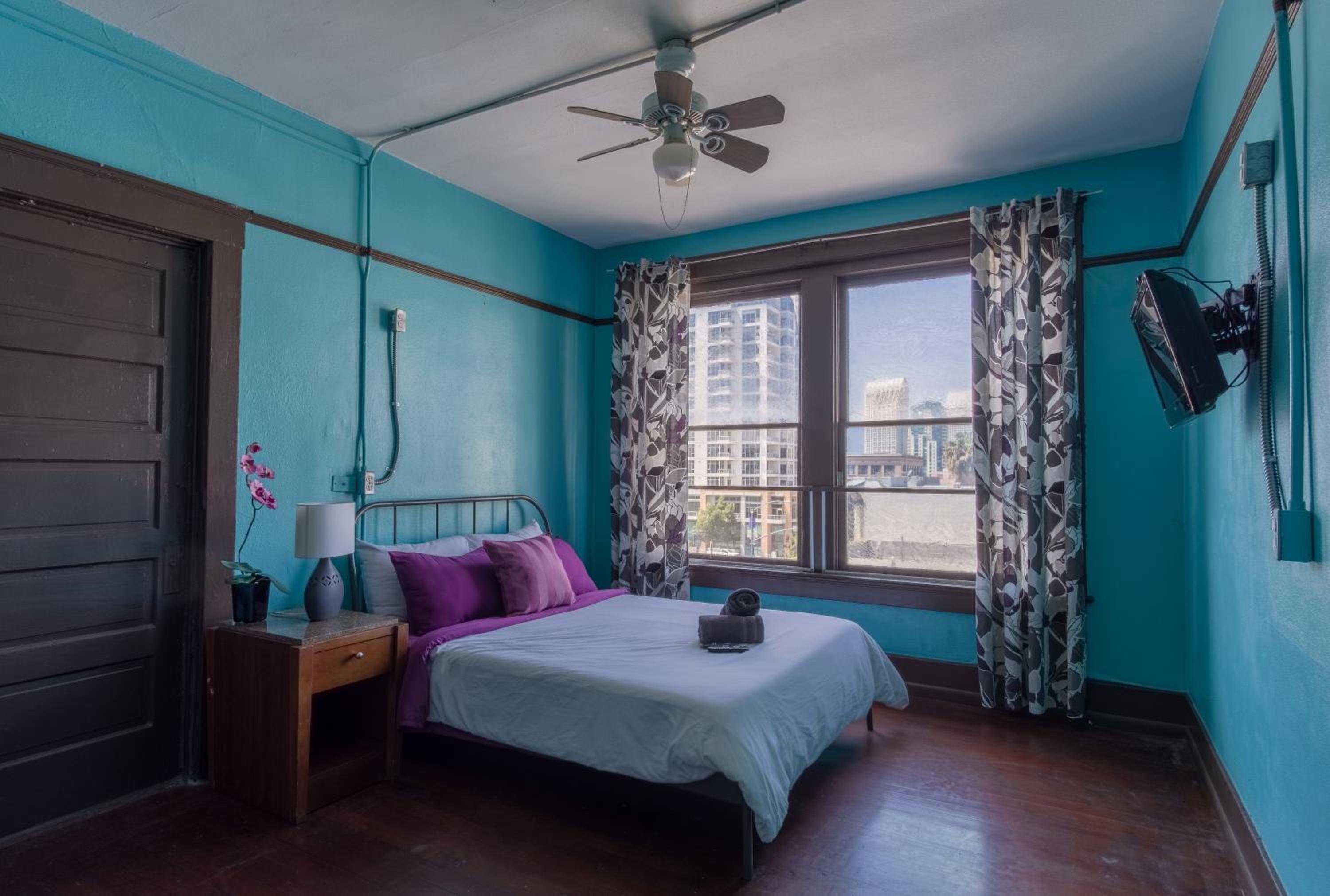 Lucky D's Youth and Traveler's Hostel