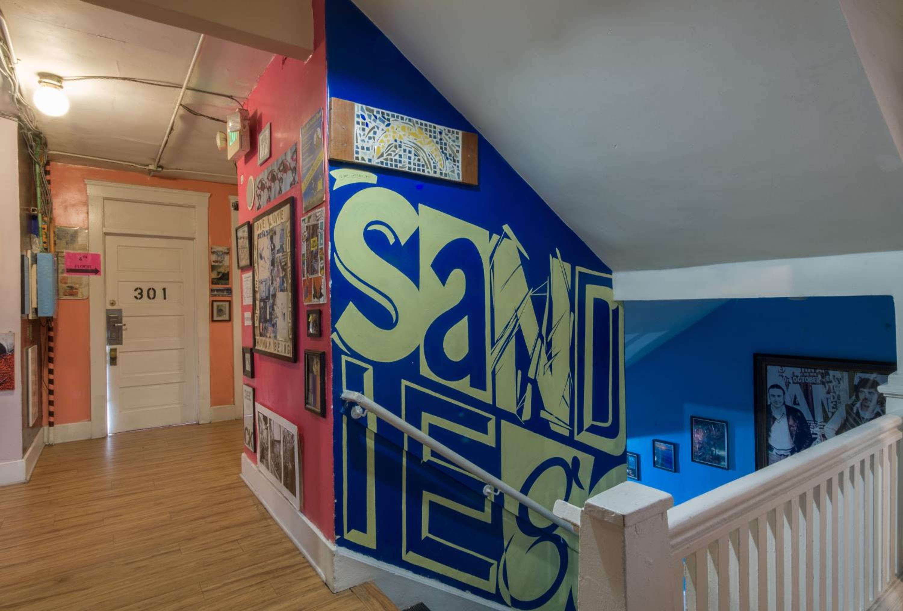 Lucky D's Youth and Traveler's Hostel