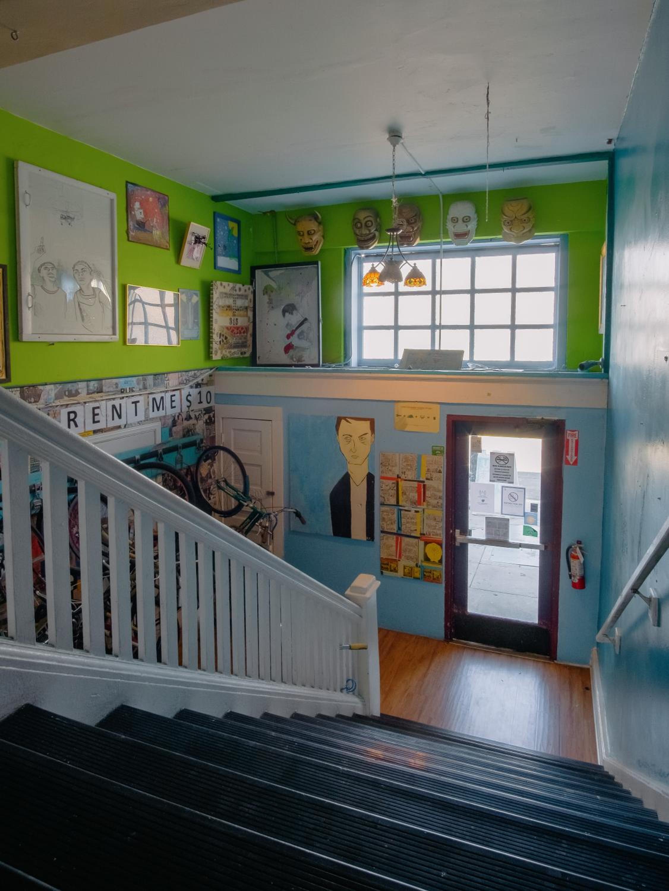 Lucky D's Youth and Traveler's Hostel