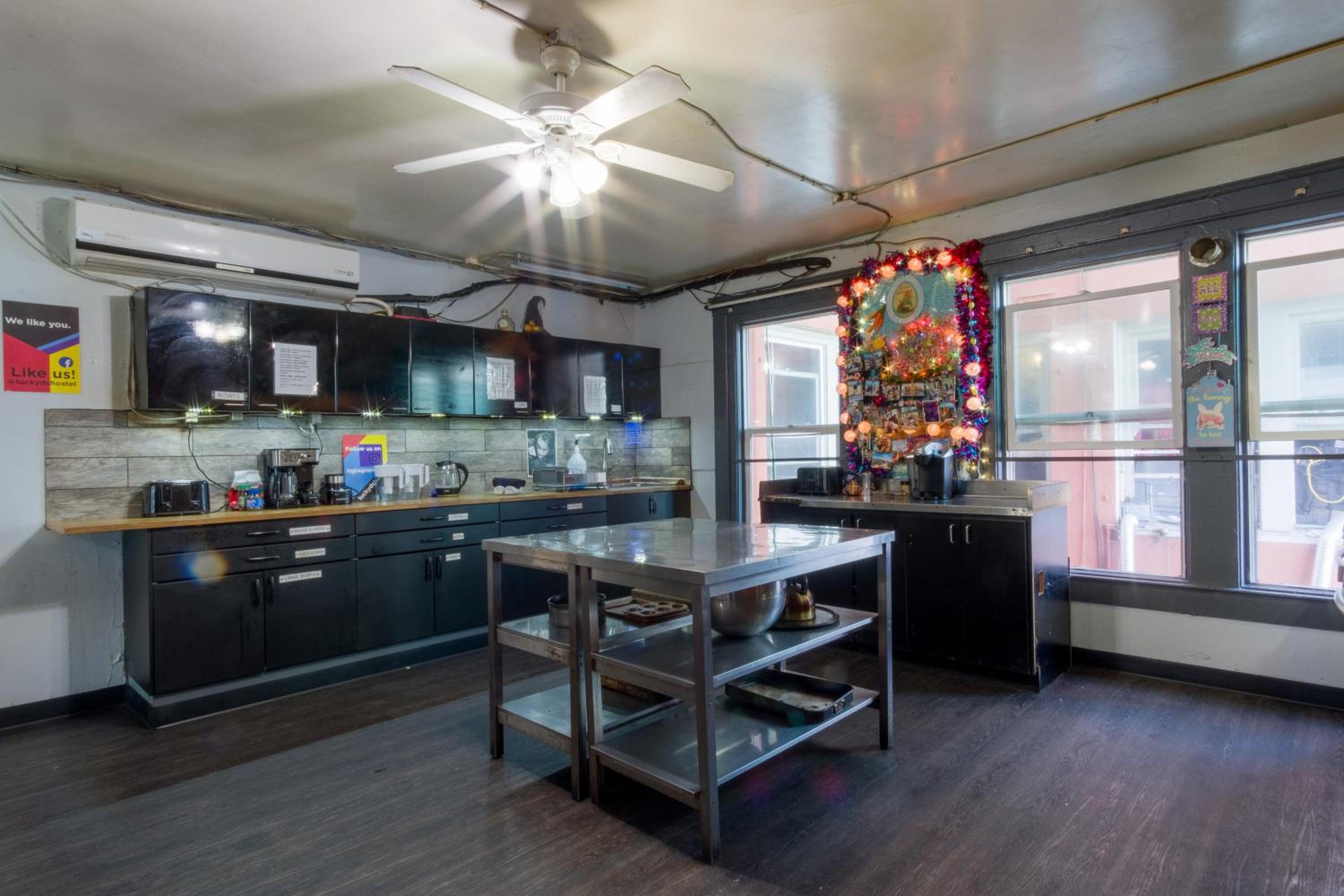 Lucky D's Youth and Traveler's Hostel