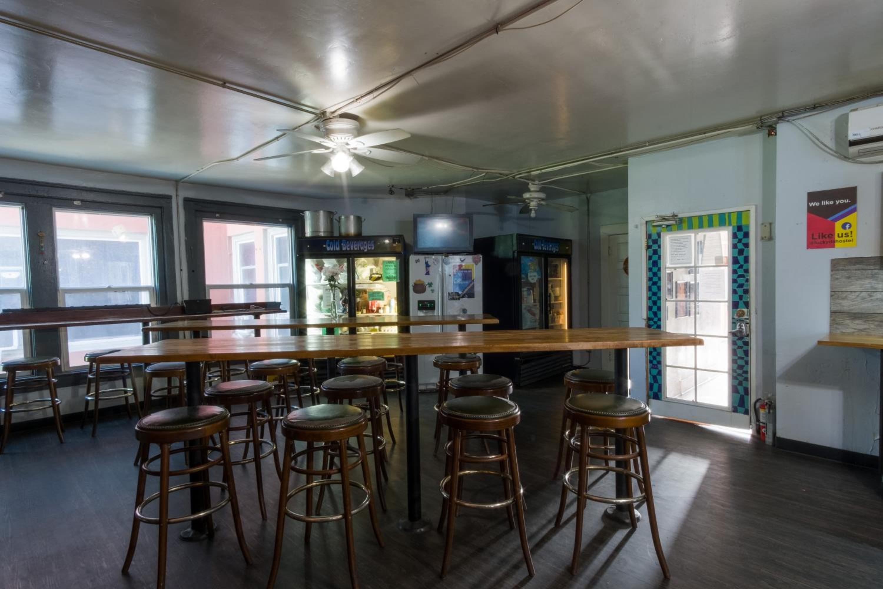 Lucky D's Youth and Traveler's Hostel