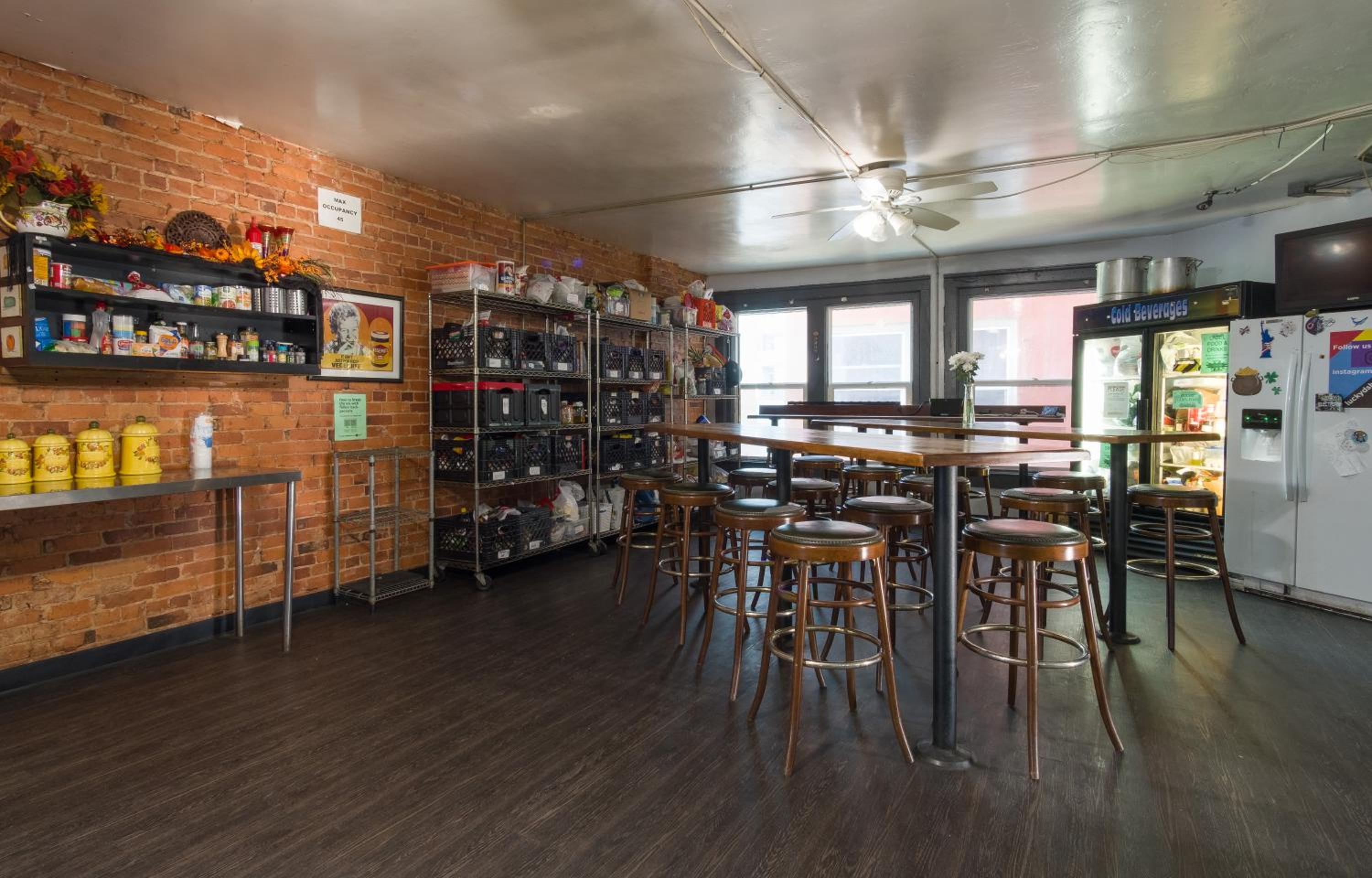 Lucky D's Youth and Traveler's Hostel