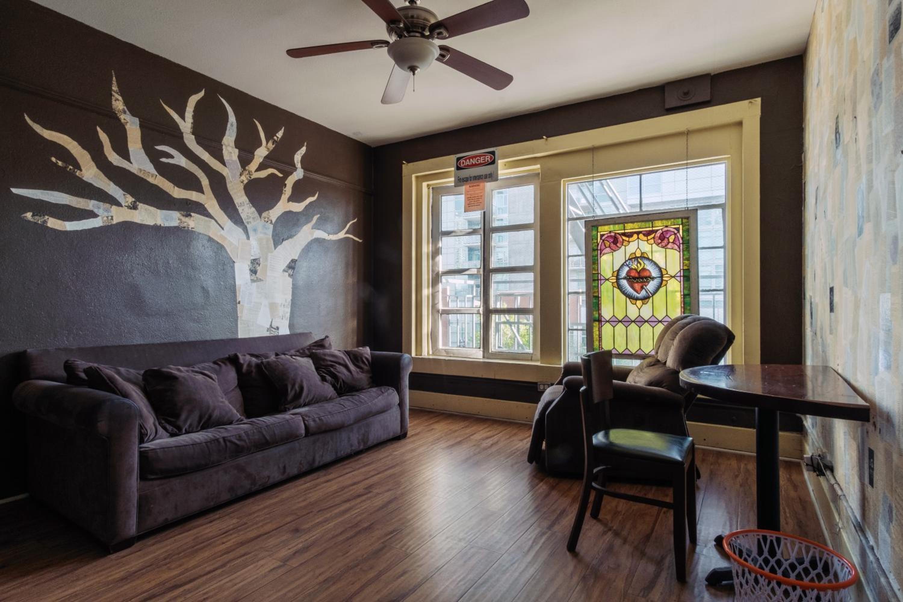 Lucky D's Youth and Traveler's Hostel