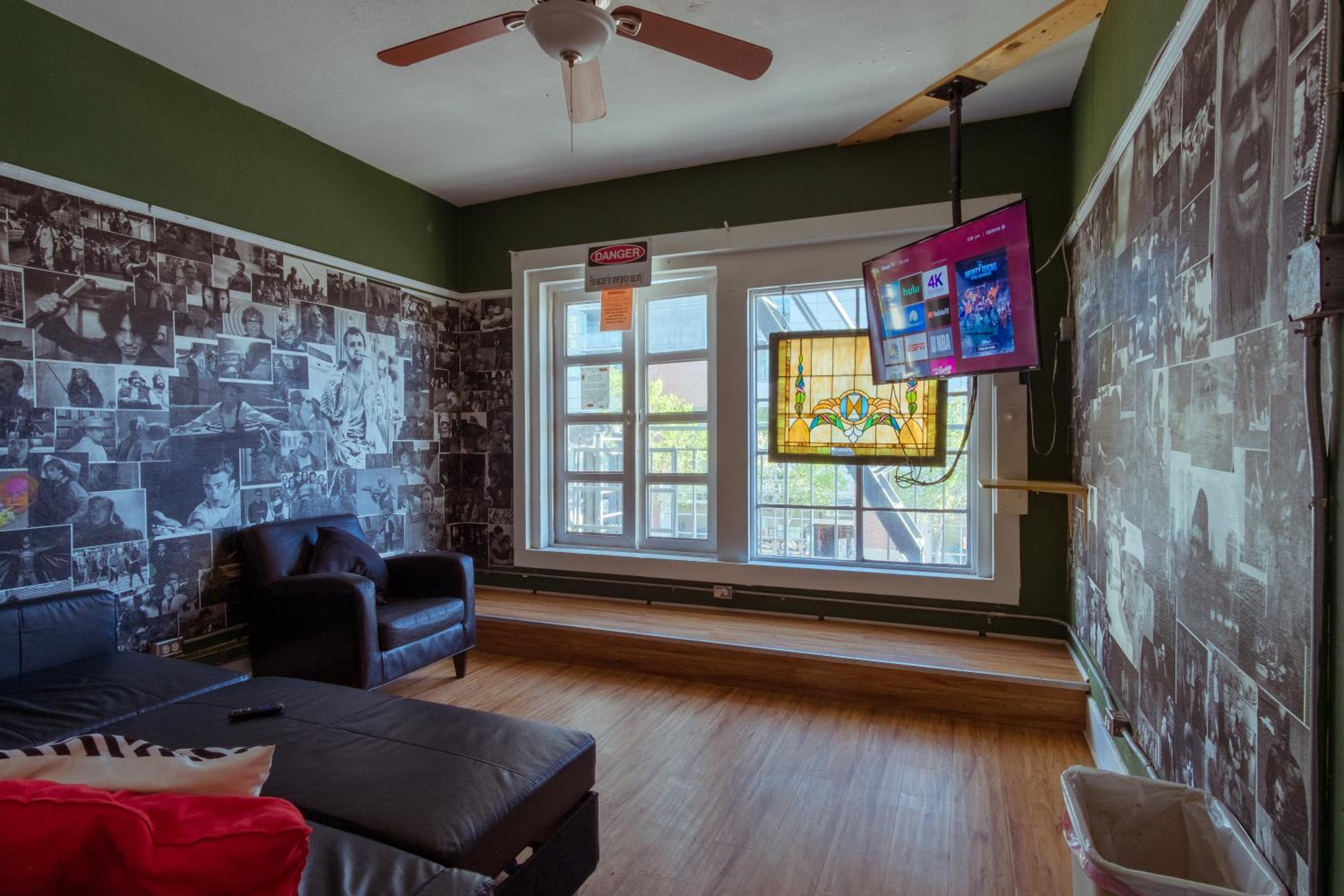 Lucky D's Youth and Traveler's Hostel