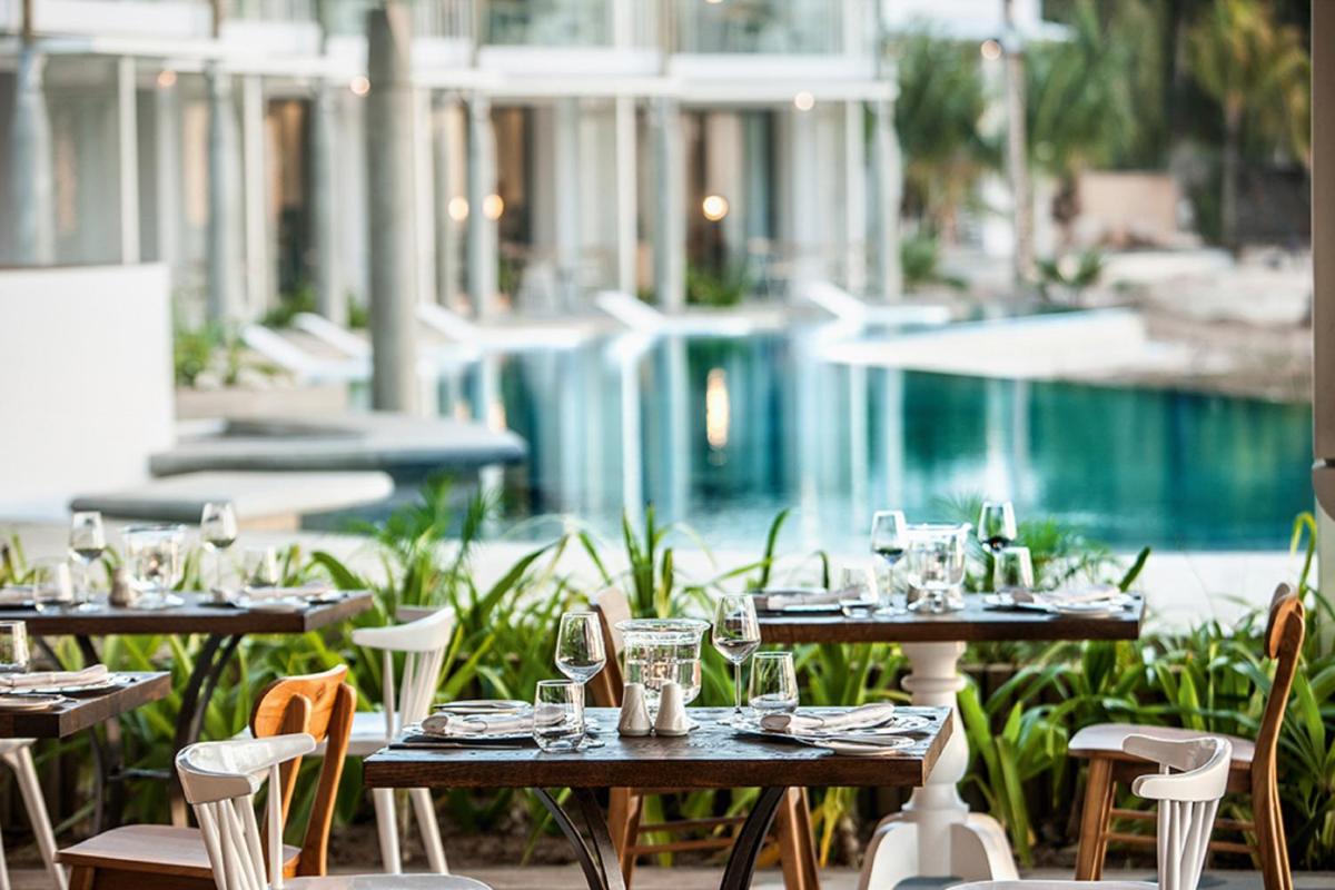 Victoria Beachcomber Resort & Spa - Victoria for 2 - Adults Only photo 2