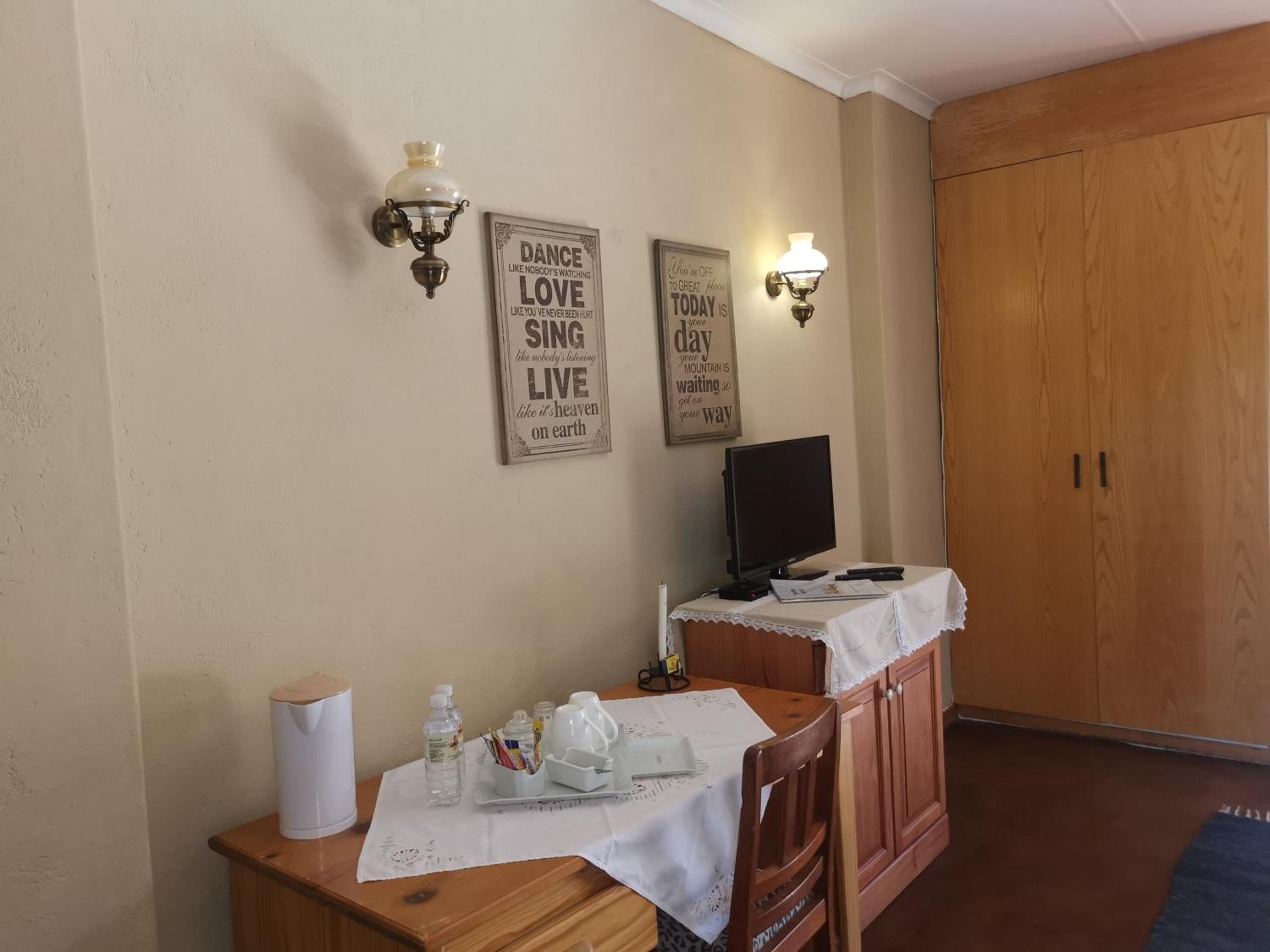 Autumn Breeze Manor Guest House