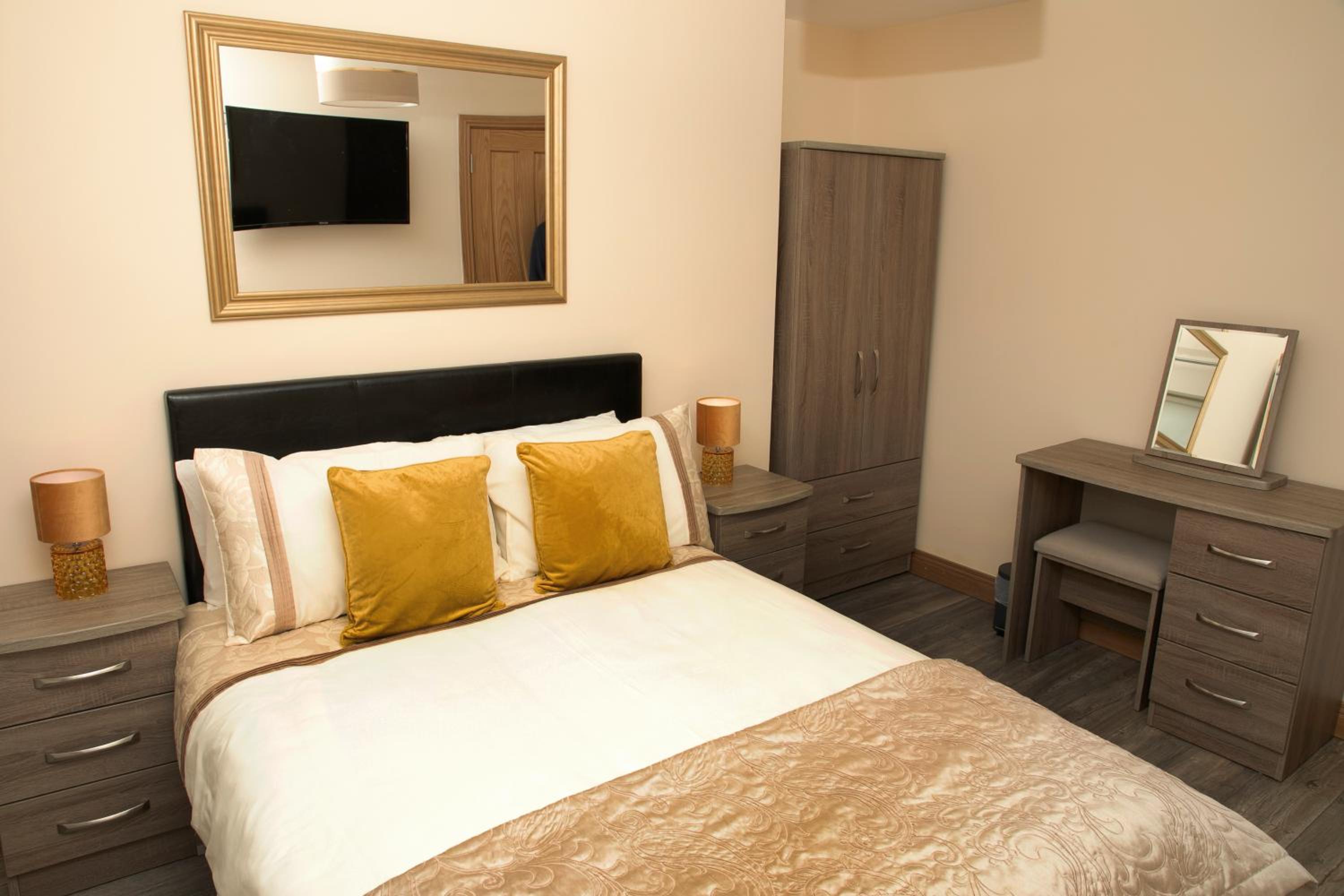 Athlone Vacations - Arch House Apartments - Property Image 21
