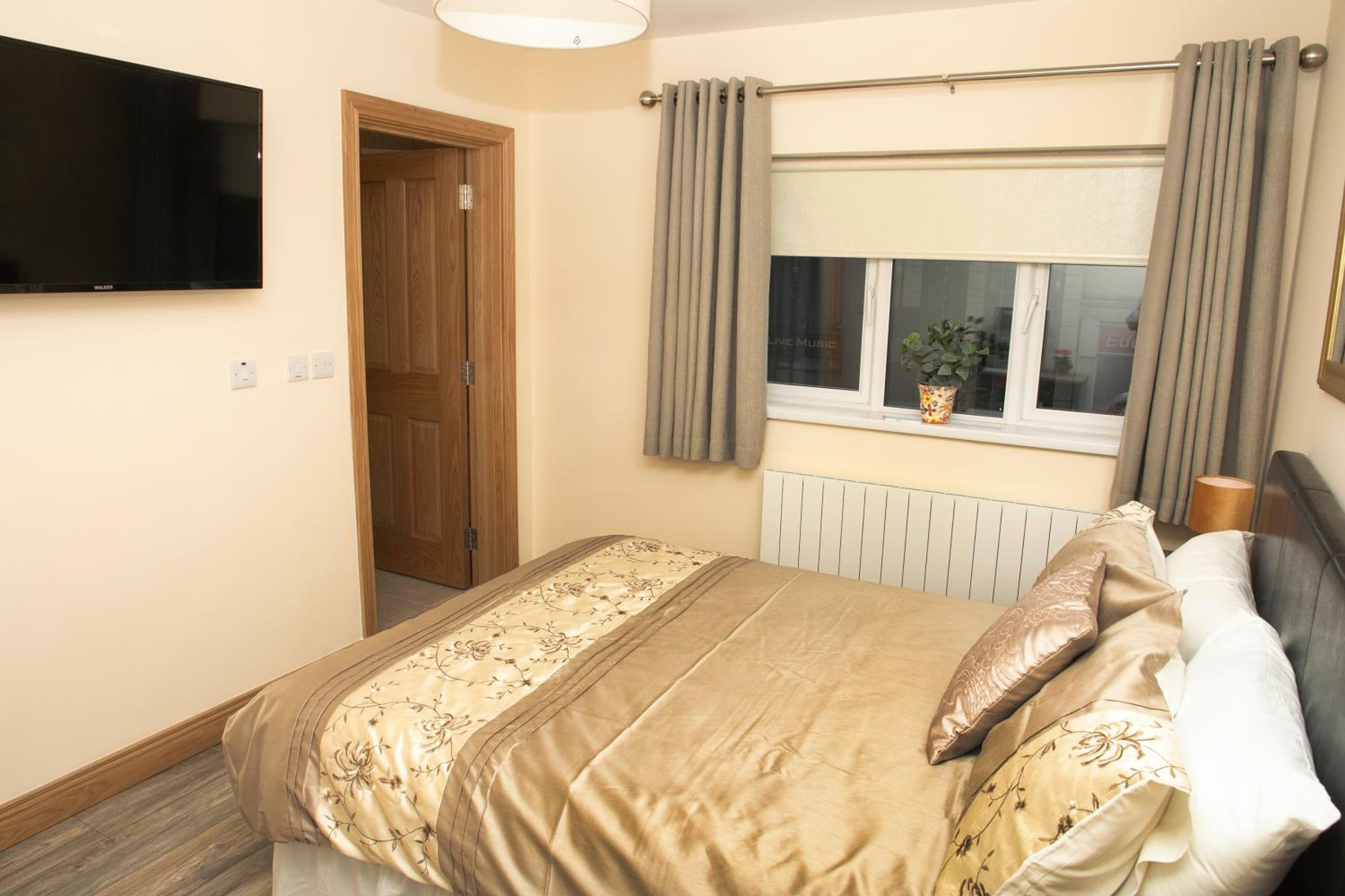 Athlone Vacations - Arch House Apartments - Property Image 18