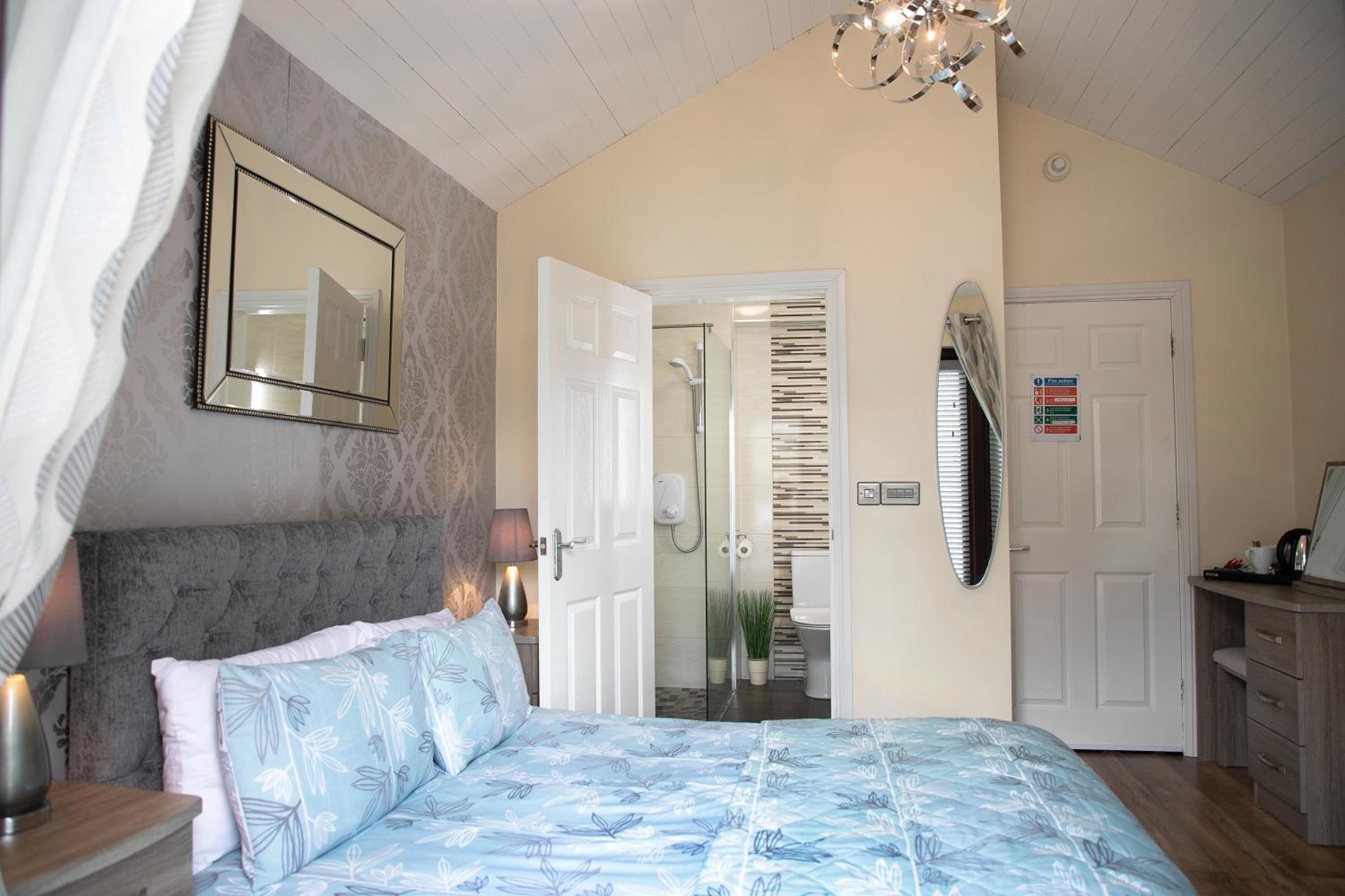 Athlone Vacations - Arch House Apartments - Property Image 14