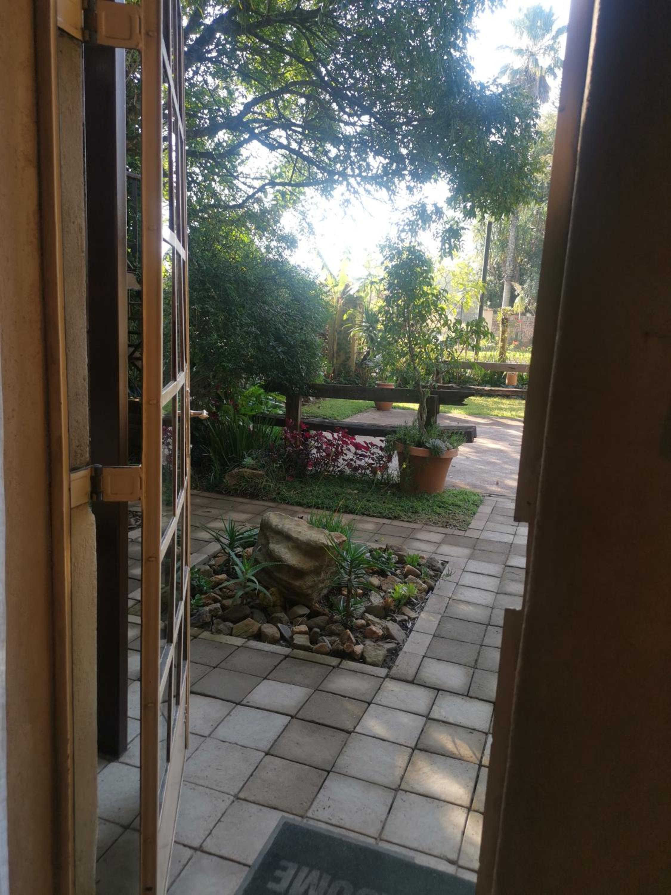 Autumn Breeze Manor Guest House