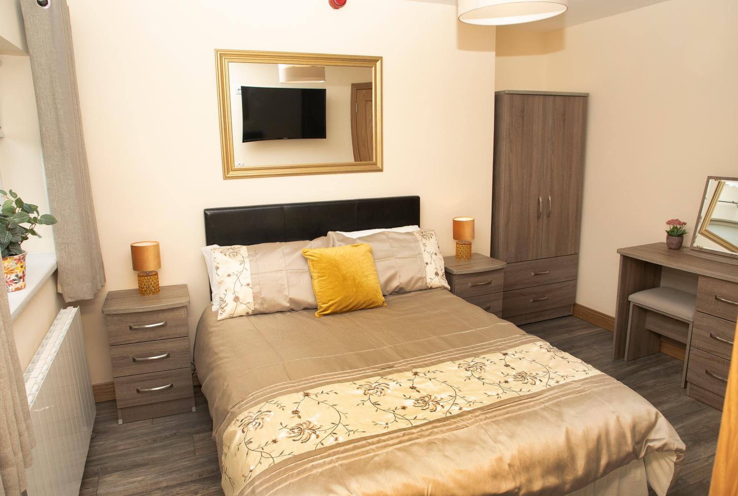 Athlone Vacations - Arch House Apartments - Property Image 5