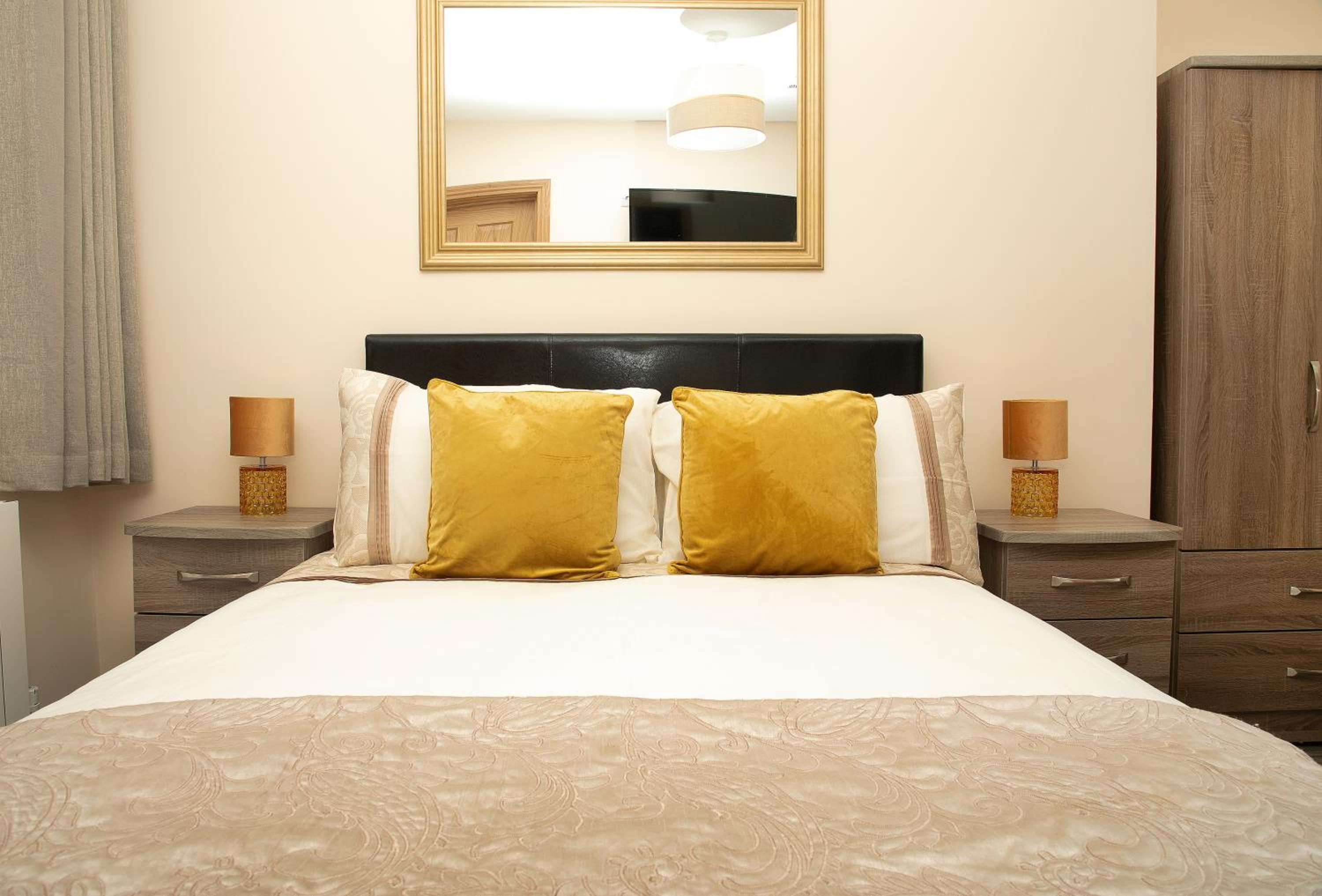 Athlone Vacations - Arch House Apartments - Property Image 1