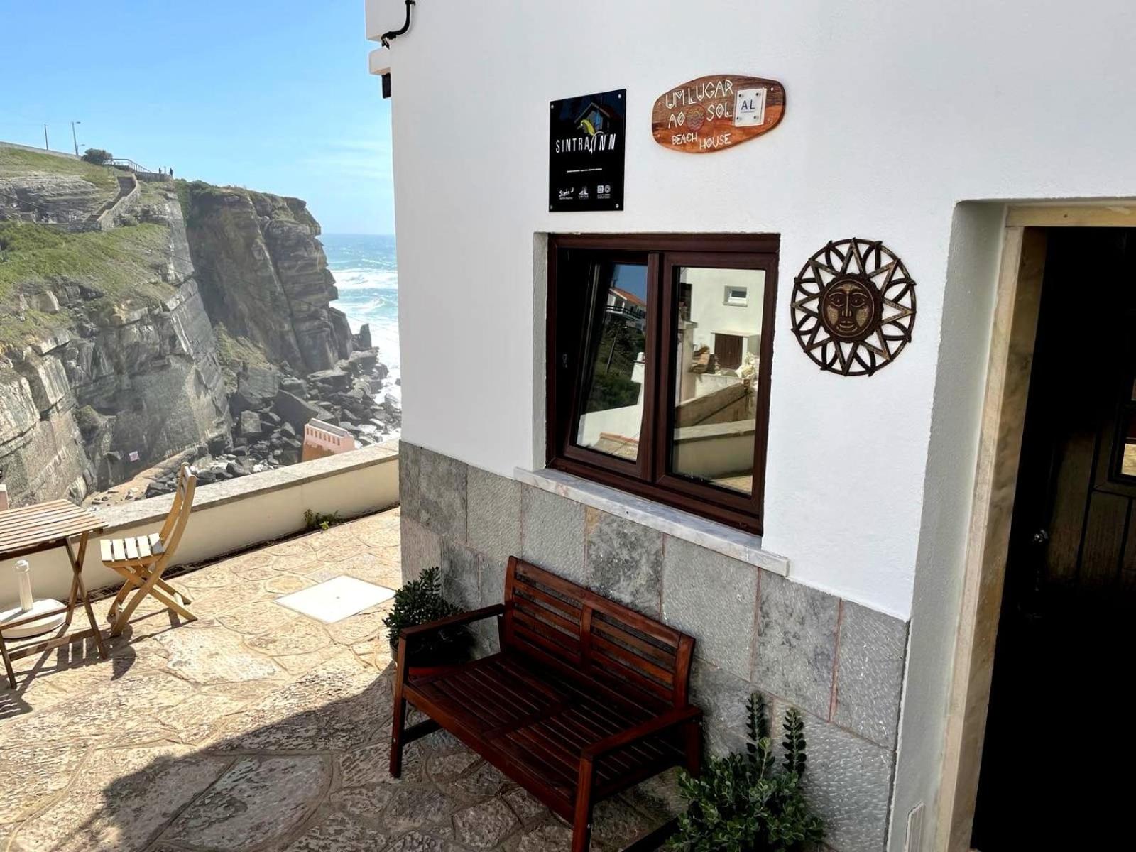 Um Lugar ao Sol Beach House Azenhas do Mar view 2