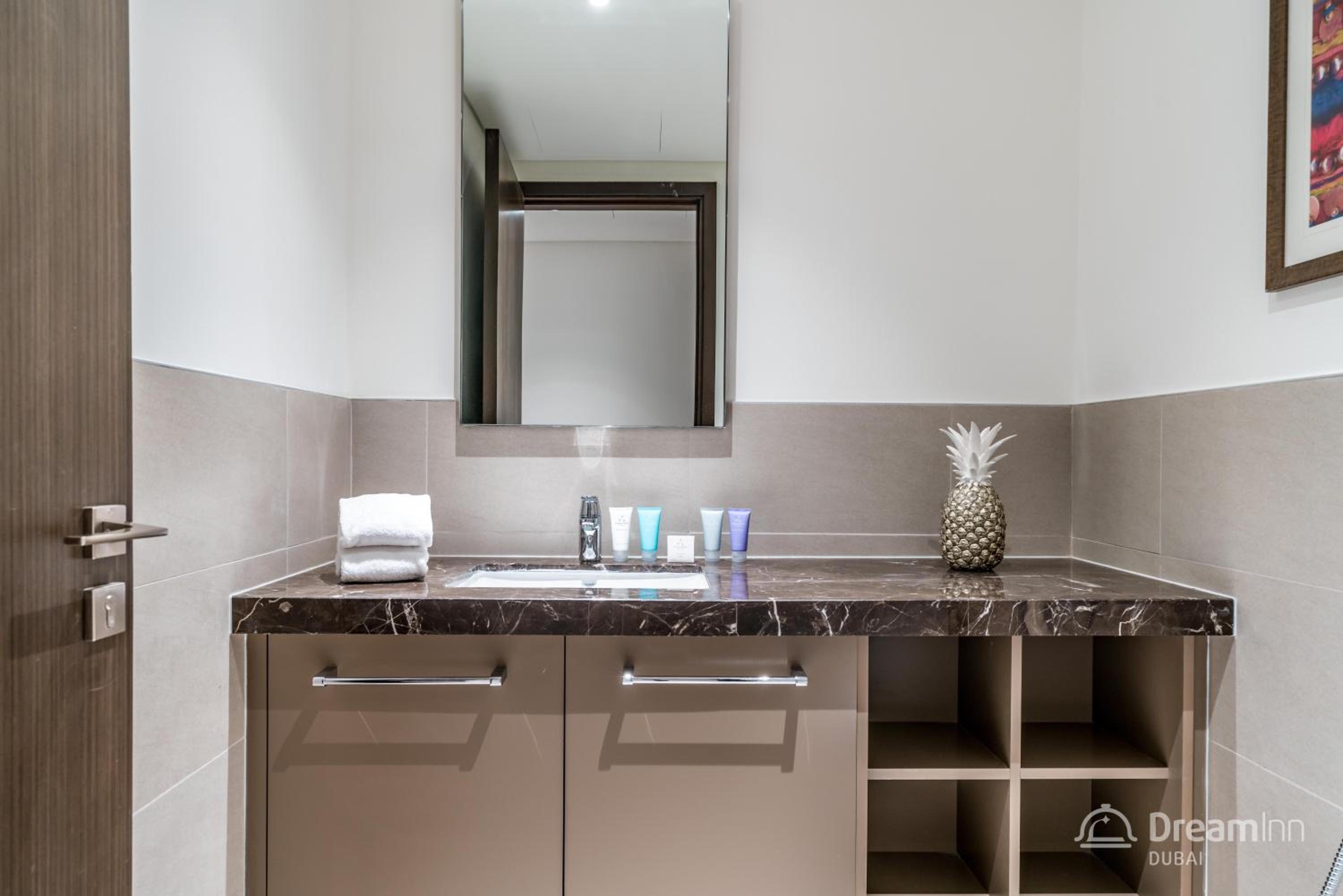 Dream Inn Apartments- Boulevard Heights