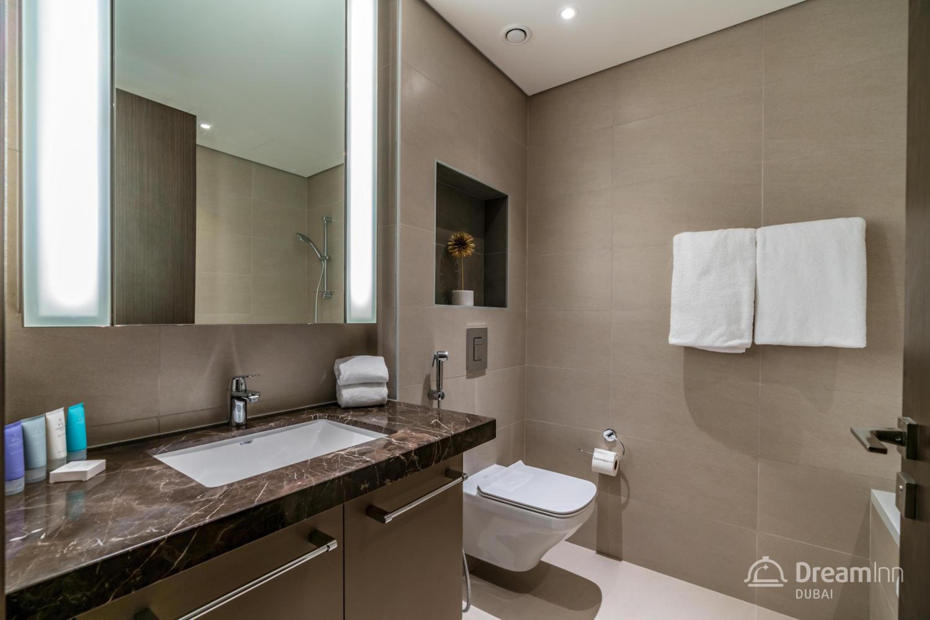 Dream Inn Apartments- Boulevard Heights