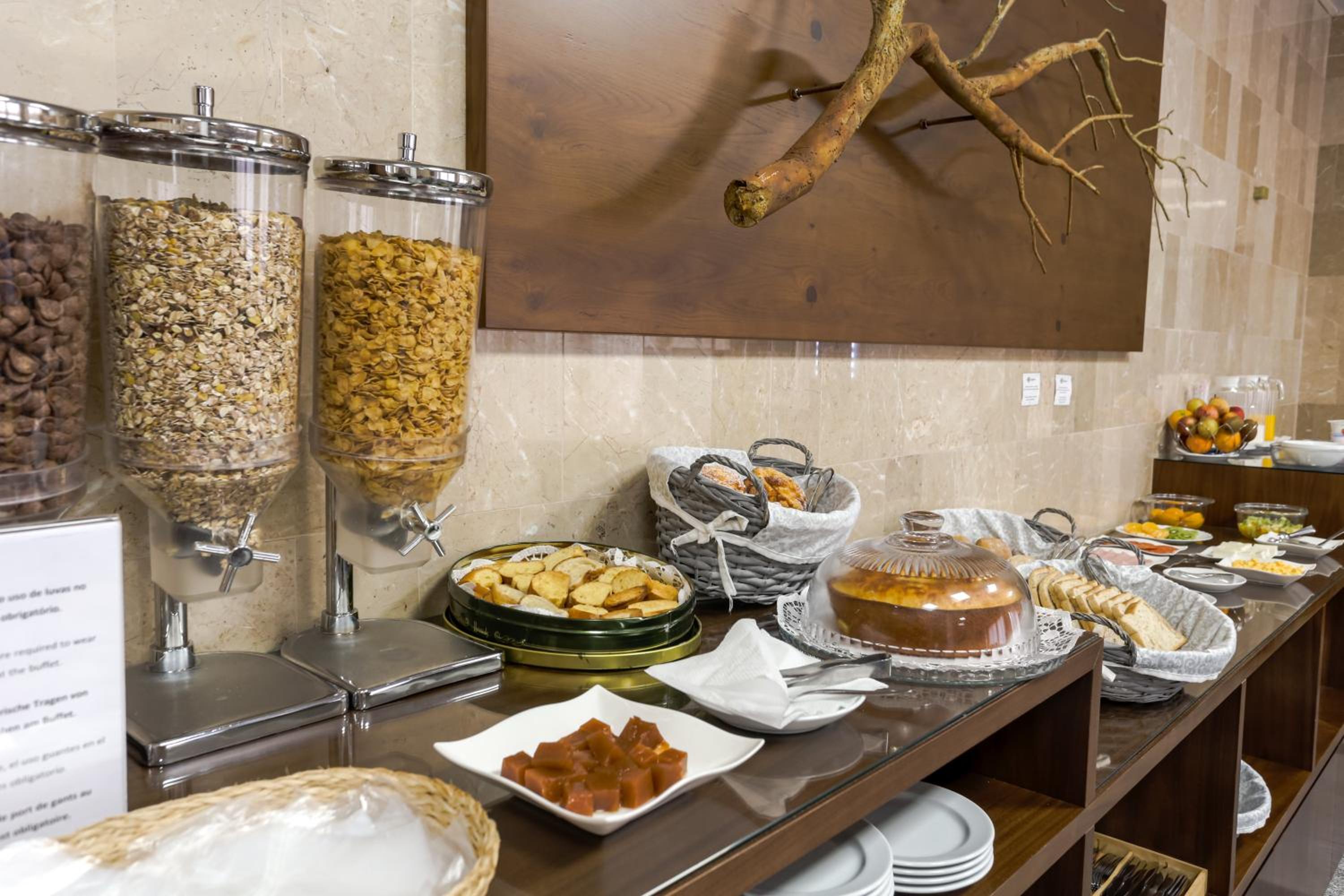 Setubal Vacations - Hotel Arangues - Property Image 4
