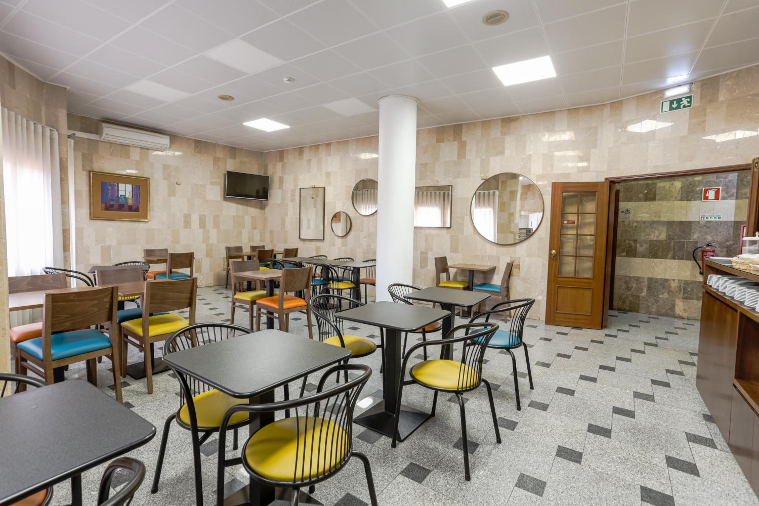 Setubal Vacations - Hotel Arangues - Property Image 3