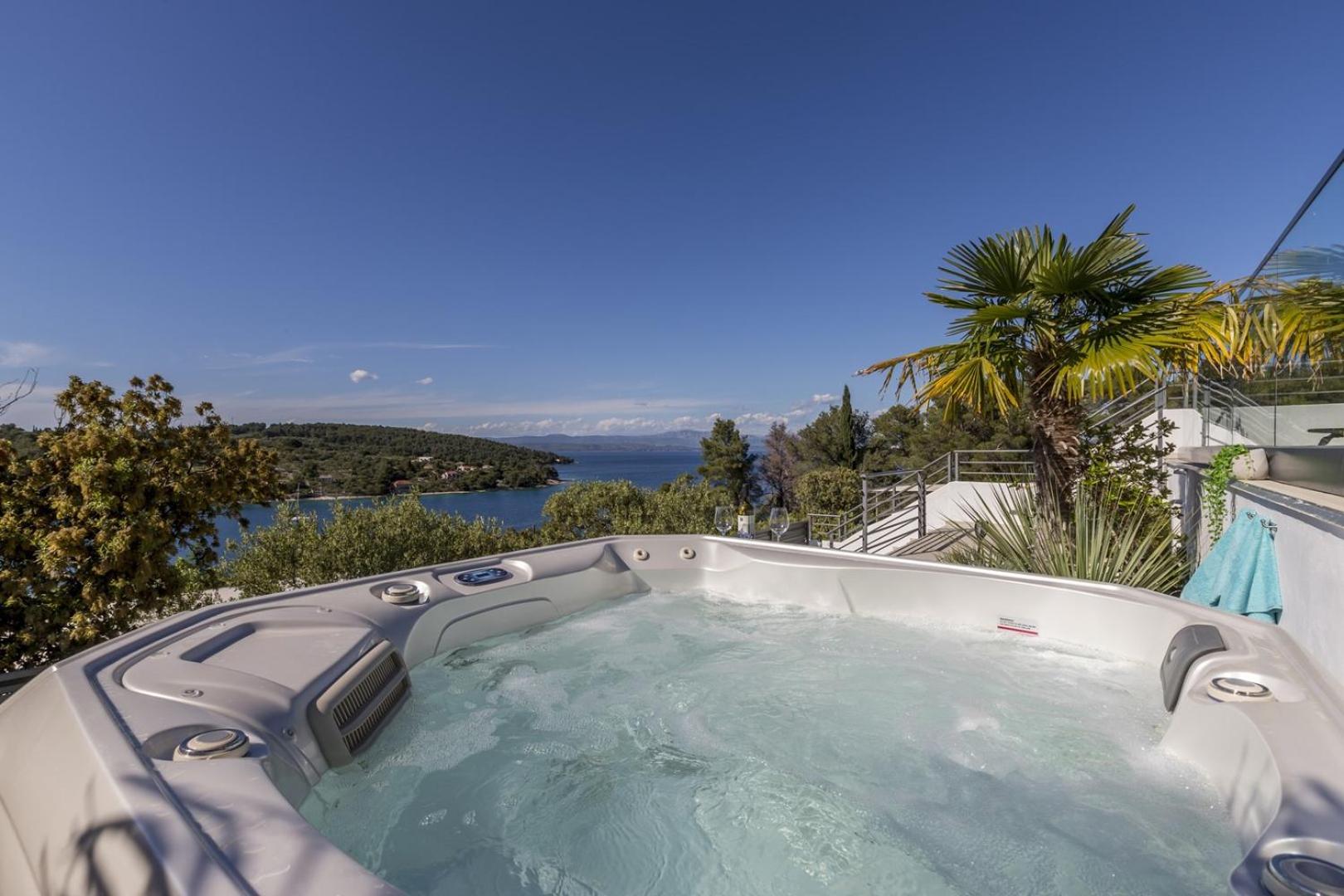 Villa CAPTAINS house on Šolta island with private pool, 3 bedrooms, 4 bathrooms, amazing sea views view 5