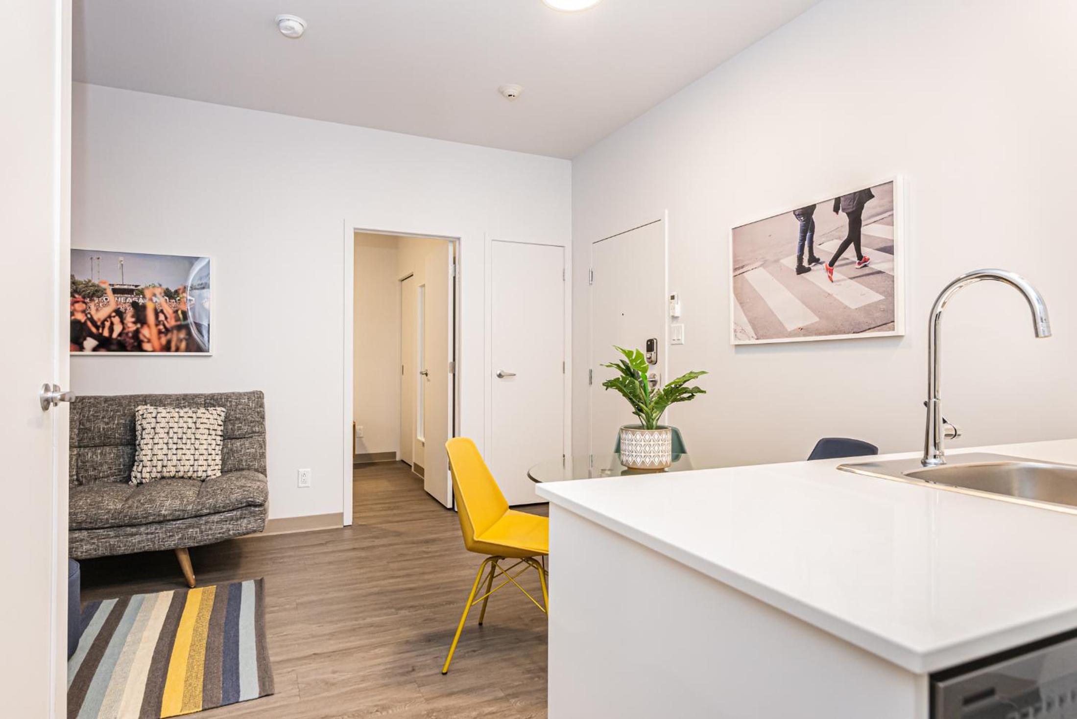 New Urban and Well Located 1 Bedroom Apartment by Den Stays
