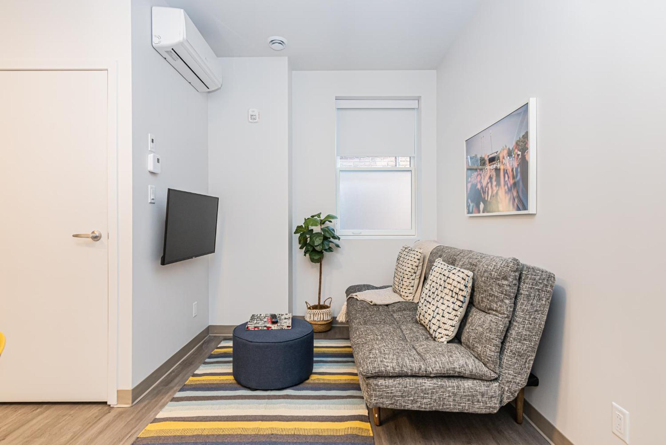 New Urban and Well Located 1 Bedroom Apartment by Den Stays