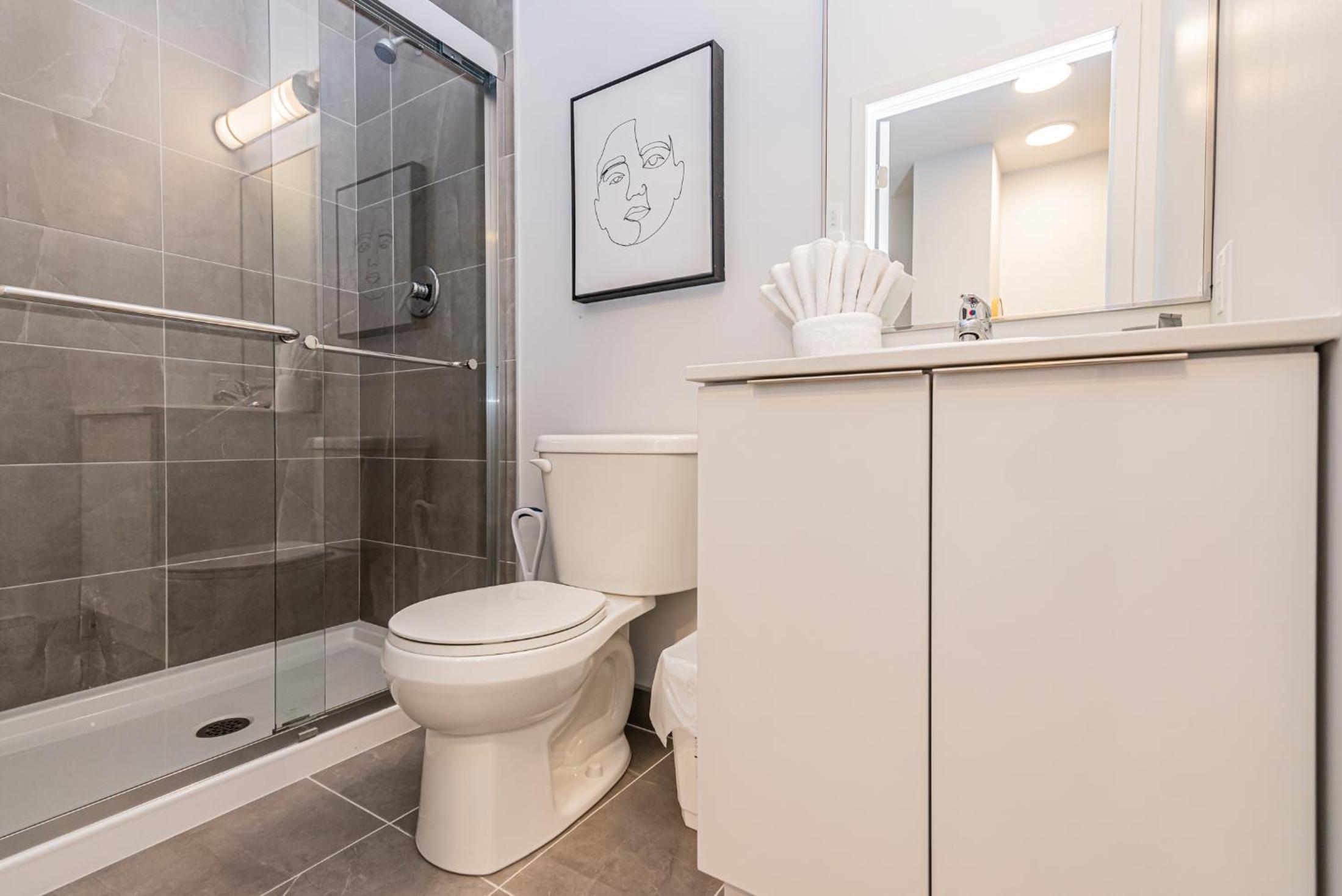 New Urban and Well Located 1 Bedroom Apartment by Den Stays