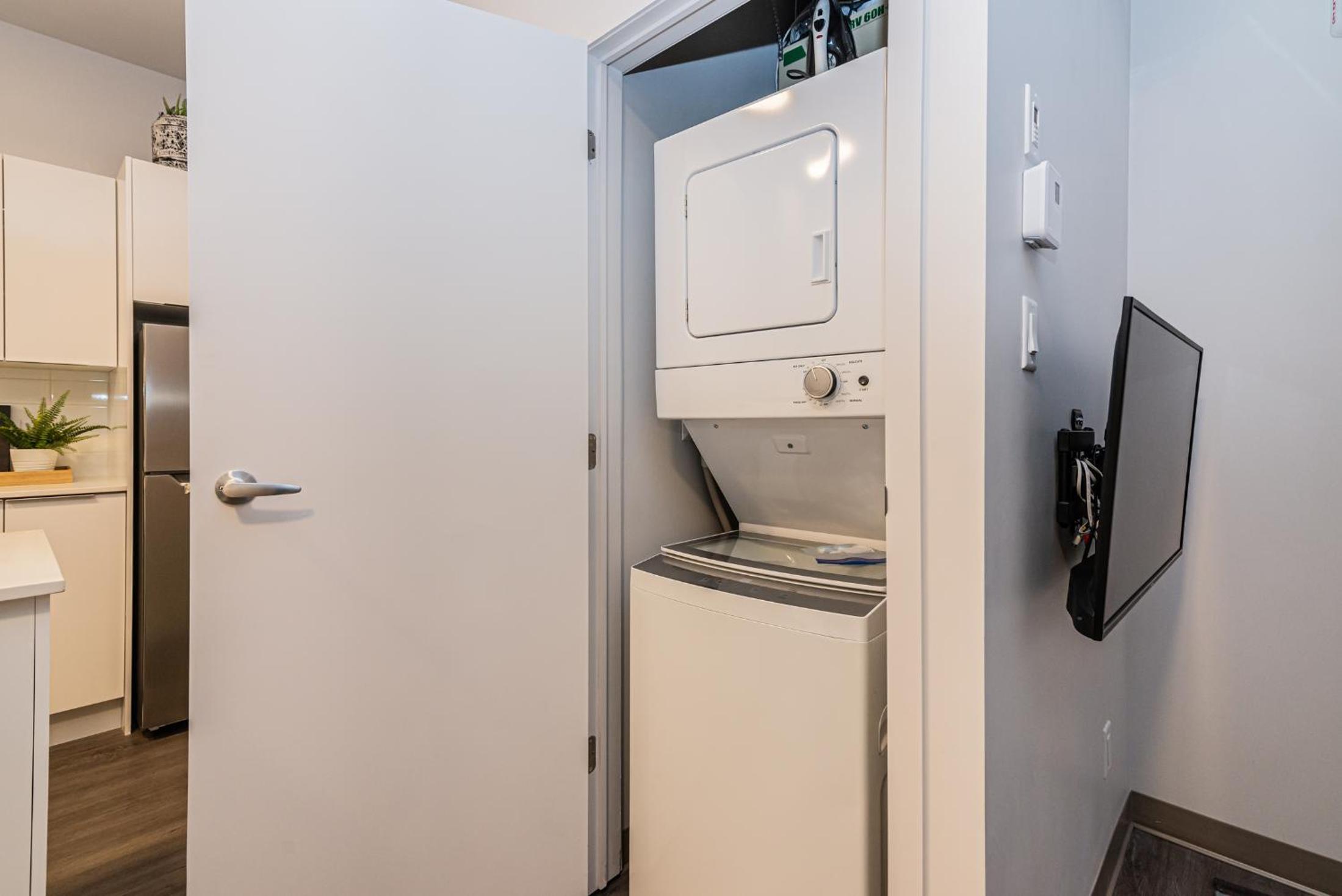 New Urban and Well Located 1 Bedroom Apartment by Den Stays