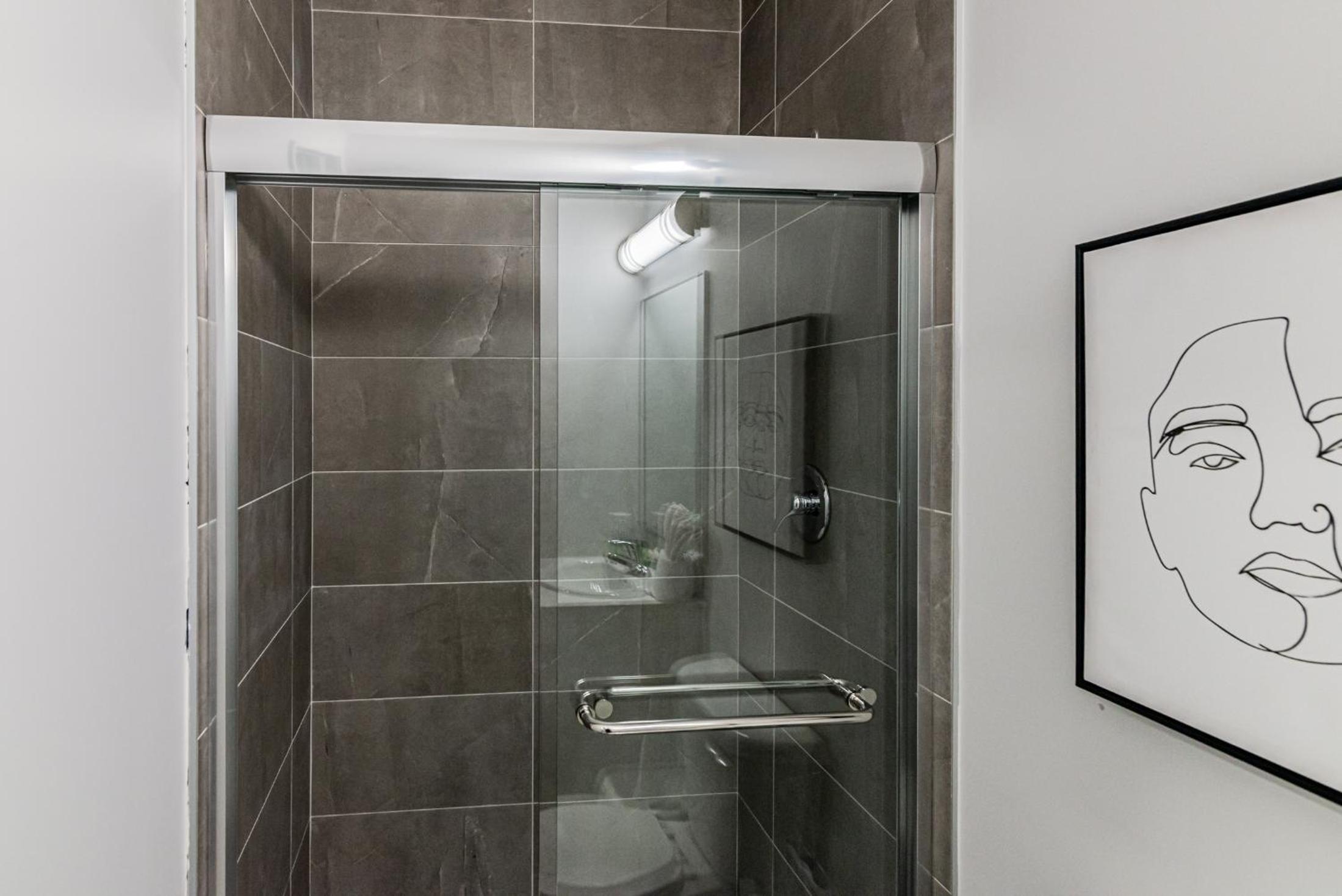 New Urban and Well Located 1 Bedroom Apartment by Den Stays