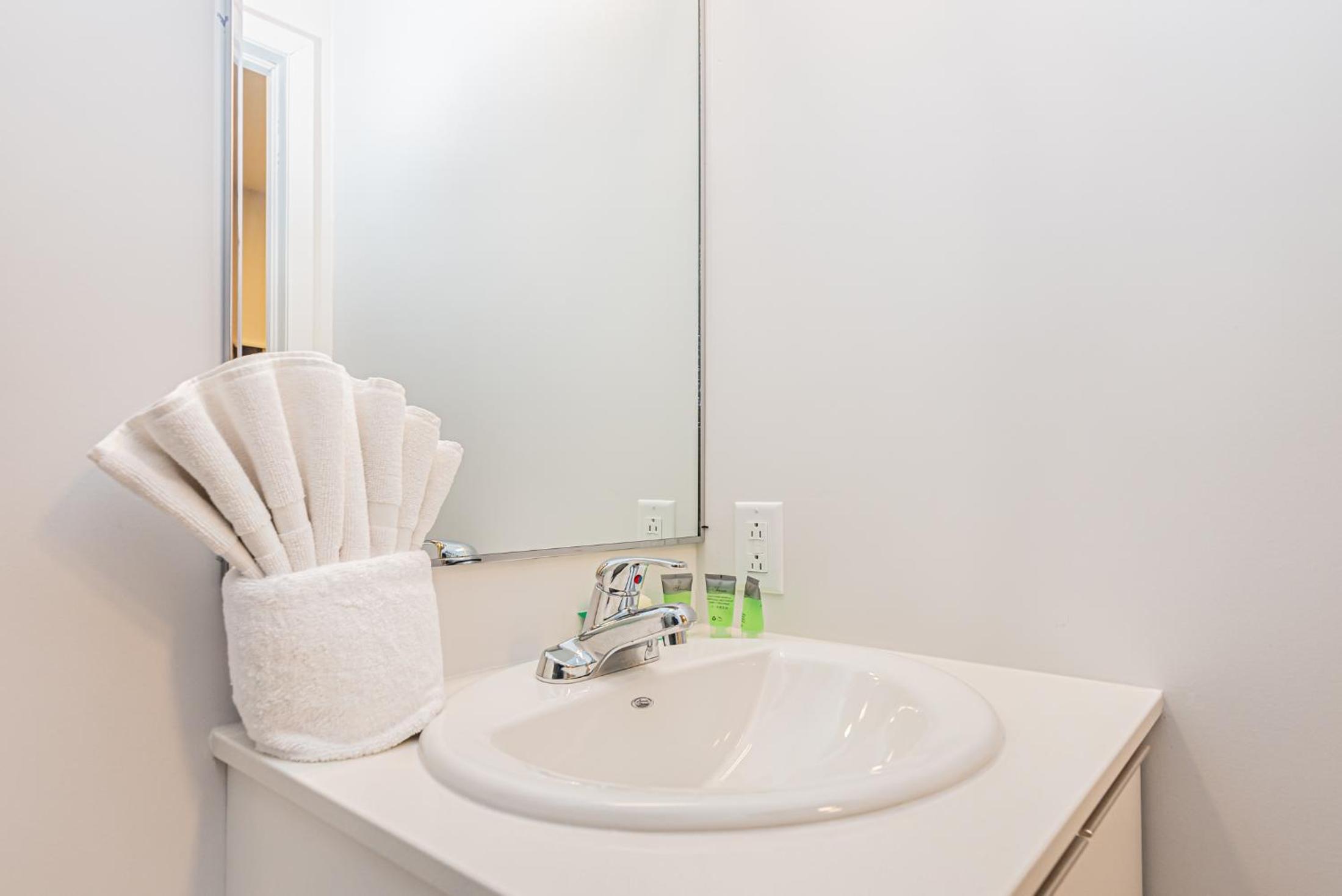 New Urban and Well Located 1 Bedroom Apartment by Den Stays