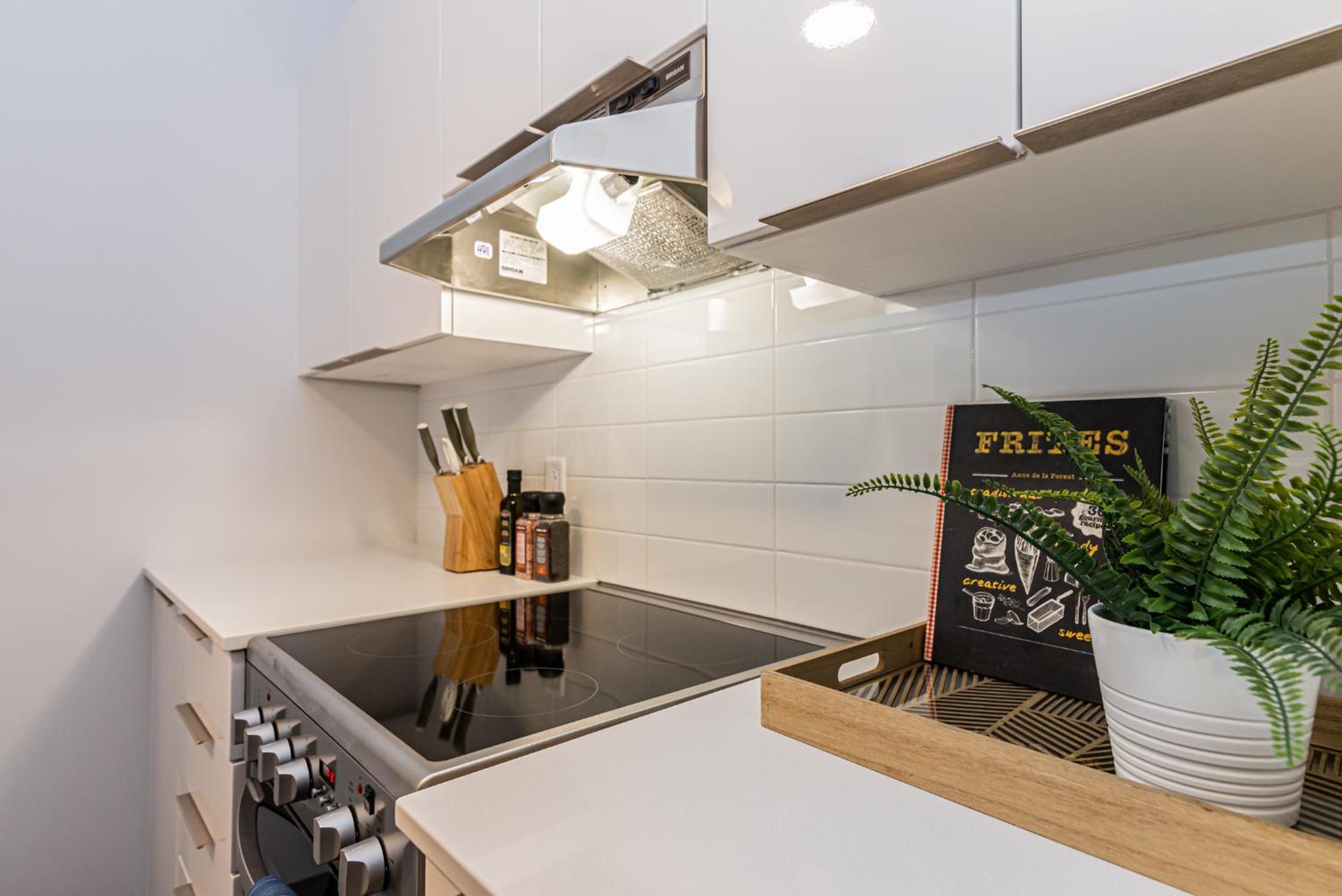 New Urban and Well Located 1 Bedroom Apartment by Den Stays