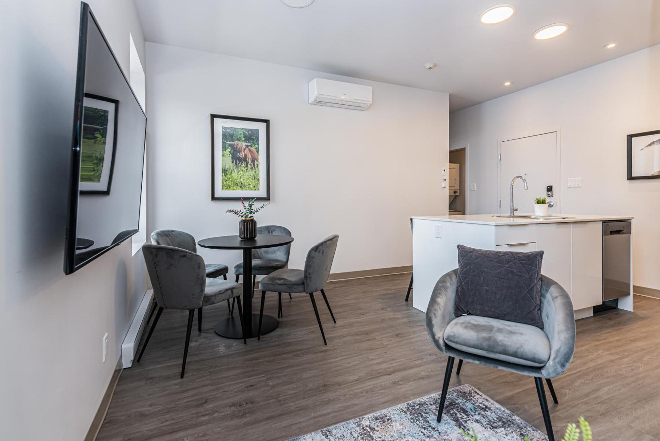 Stylish & Fun 1 Bedroom Apartment in Le Plateau by Den Stays