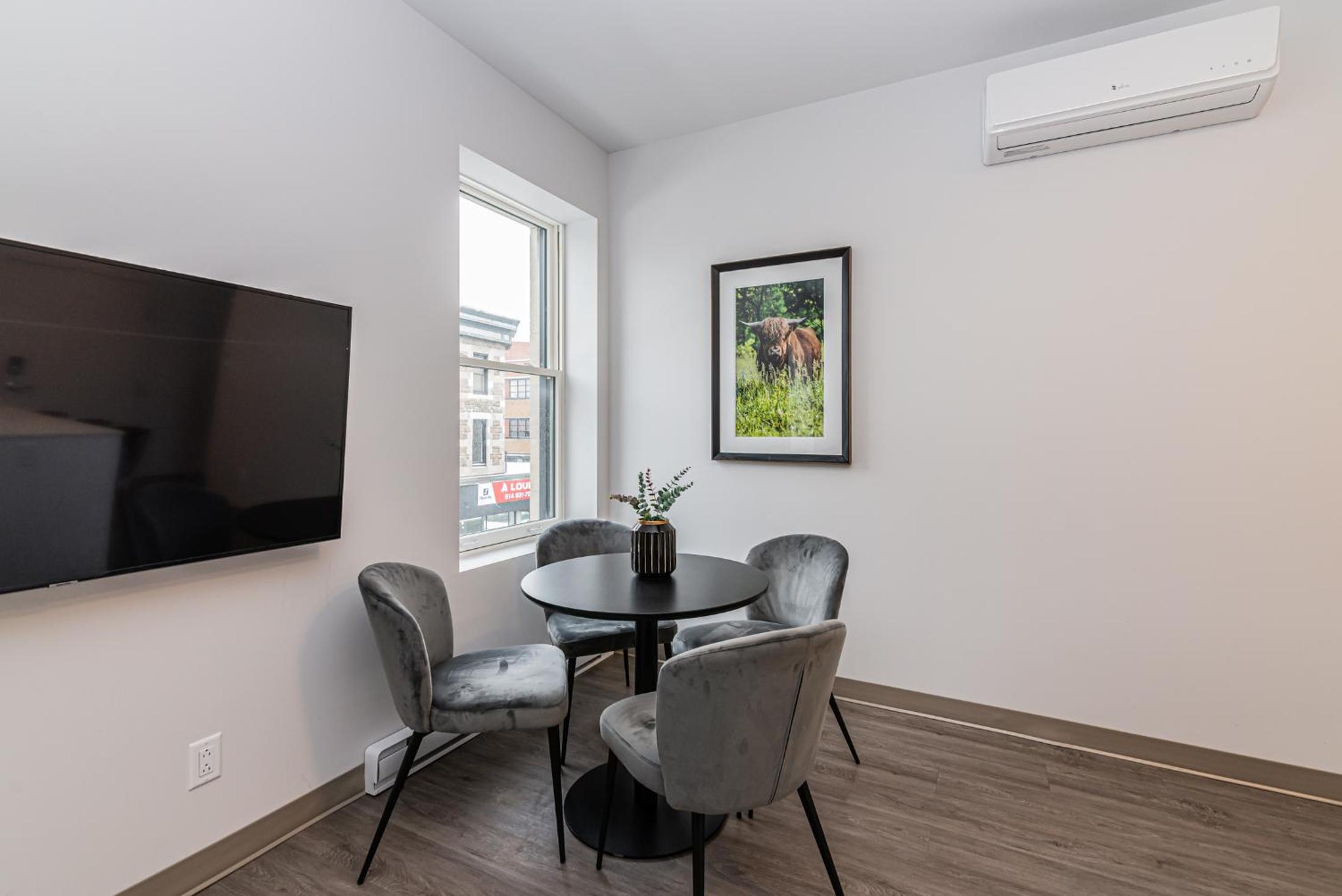 Stylish & Fun 1 Bedroom Apartment in Le Plateau by Den Stays