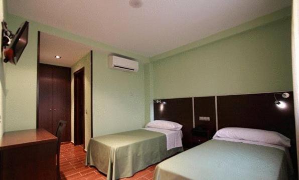 Hostal Avenida Barajas photo 3