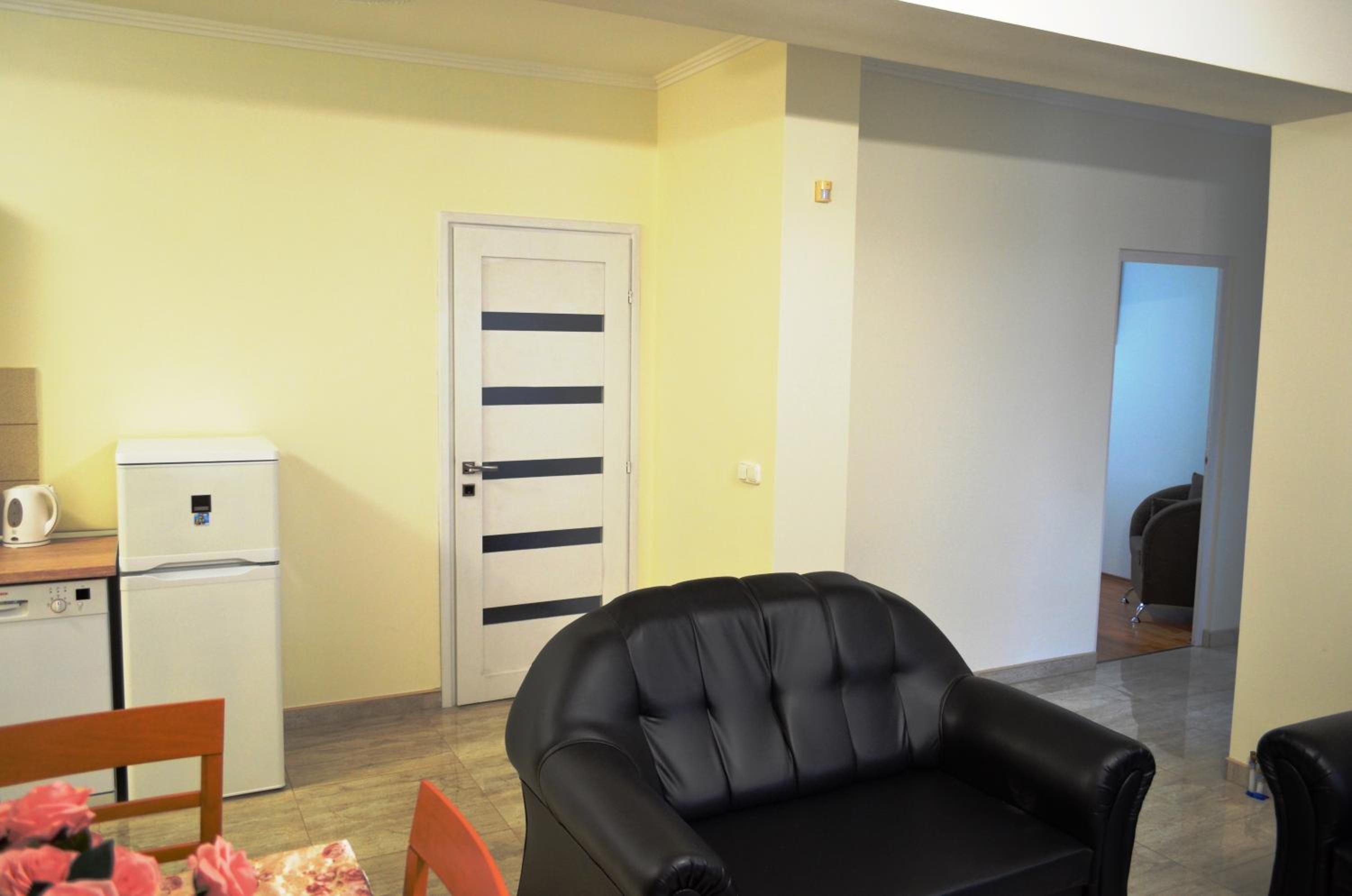 Henrietta - Violetta Apartman view 4