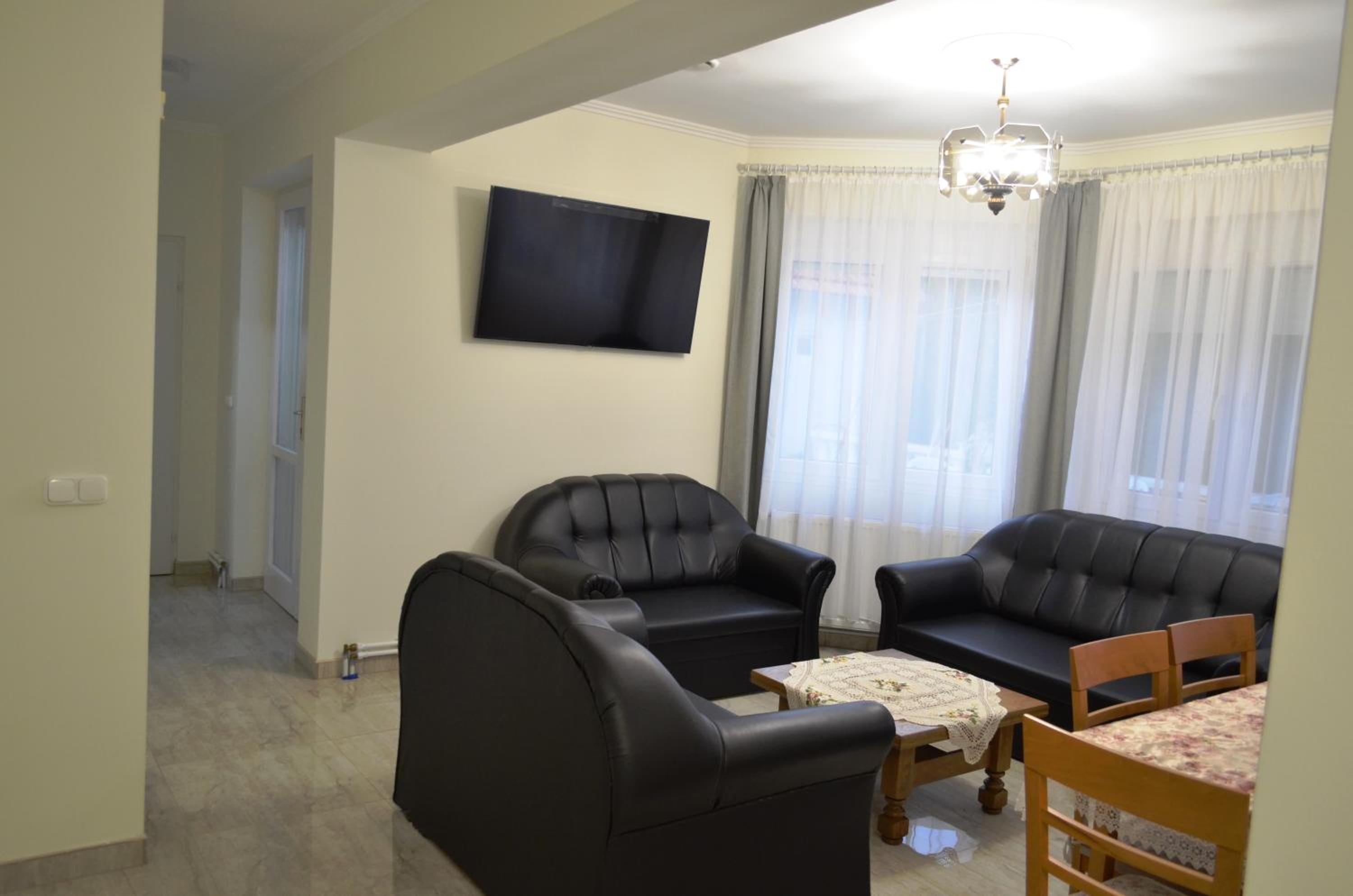Henrietta - Violetta Apartman view 3