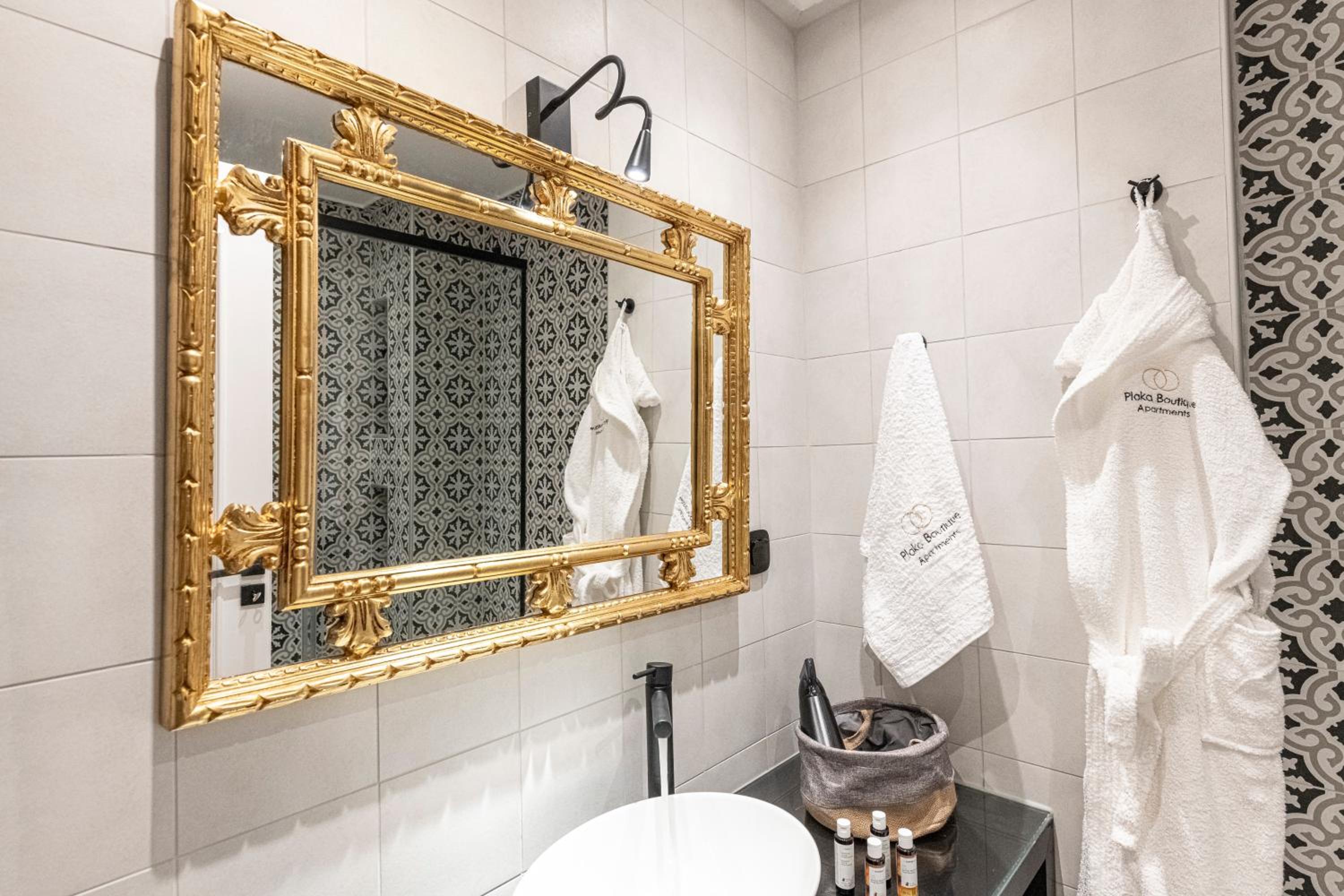 IPELHOME - Plaka Boutique Apartments