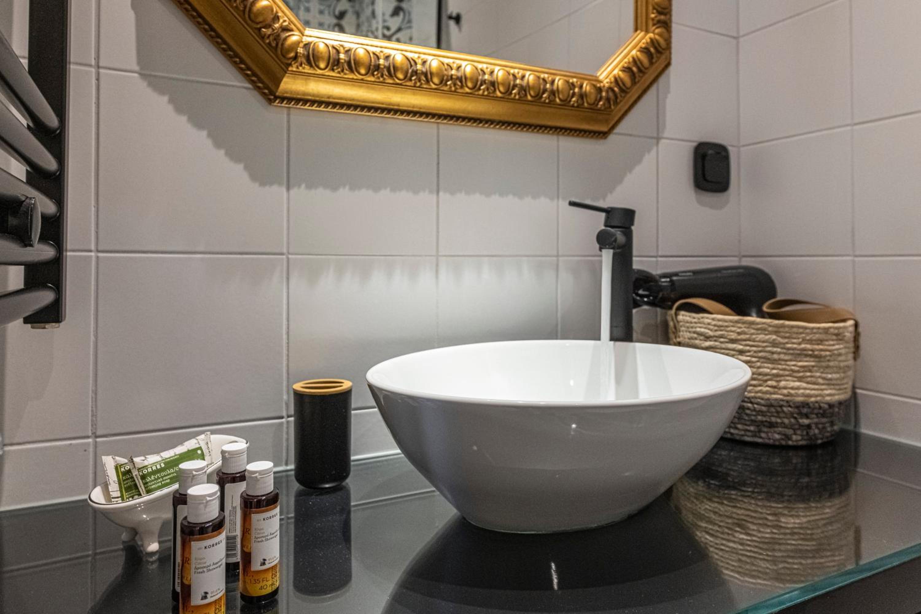 IPELHOME - Plaka Boutique Apartments