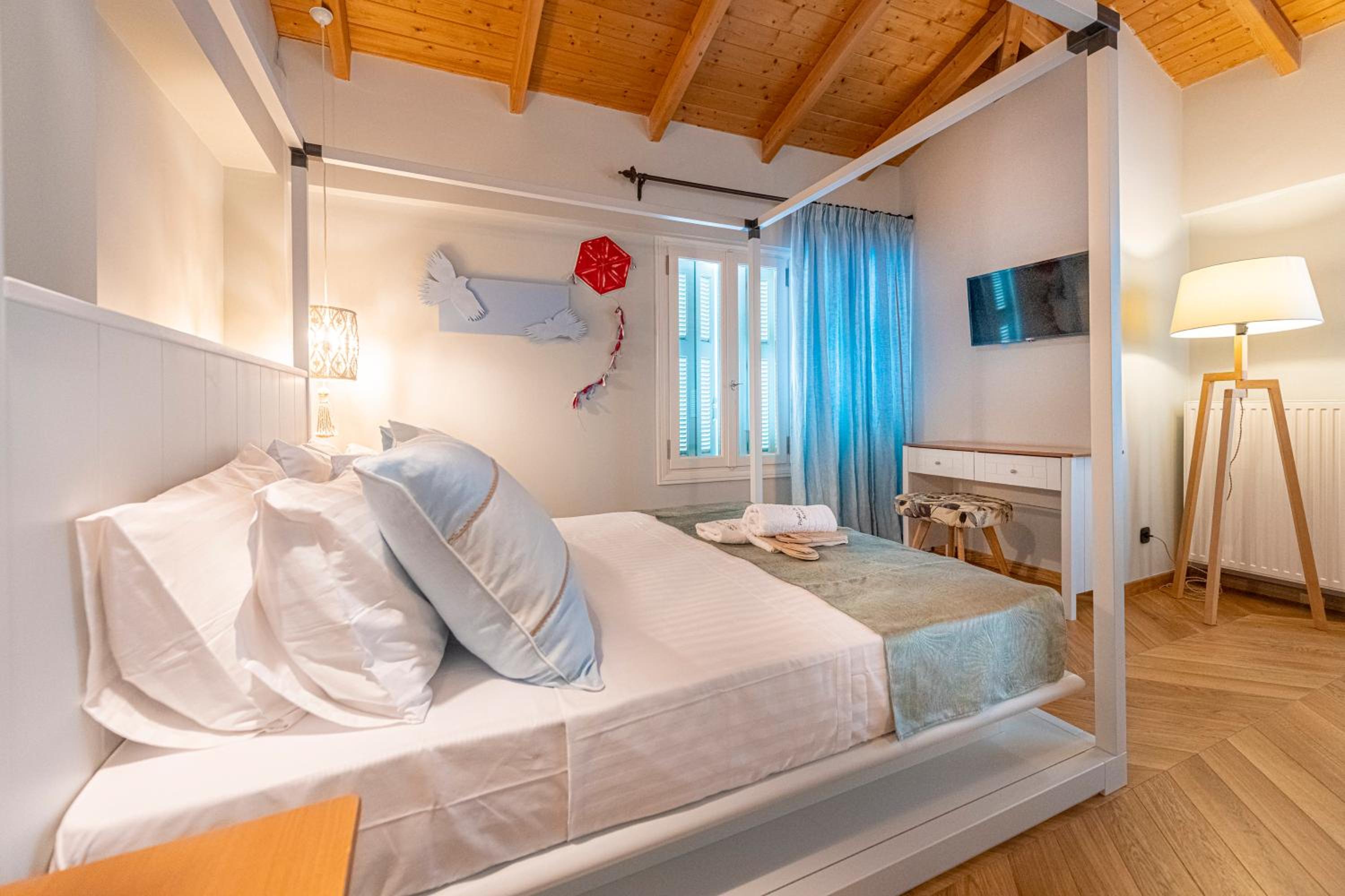 IPELHOME - Plaka Boutique Apartments