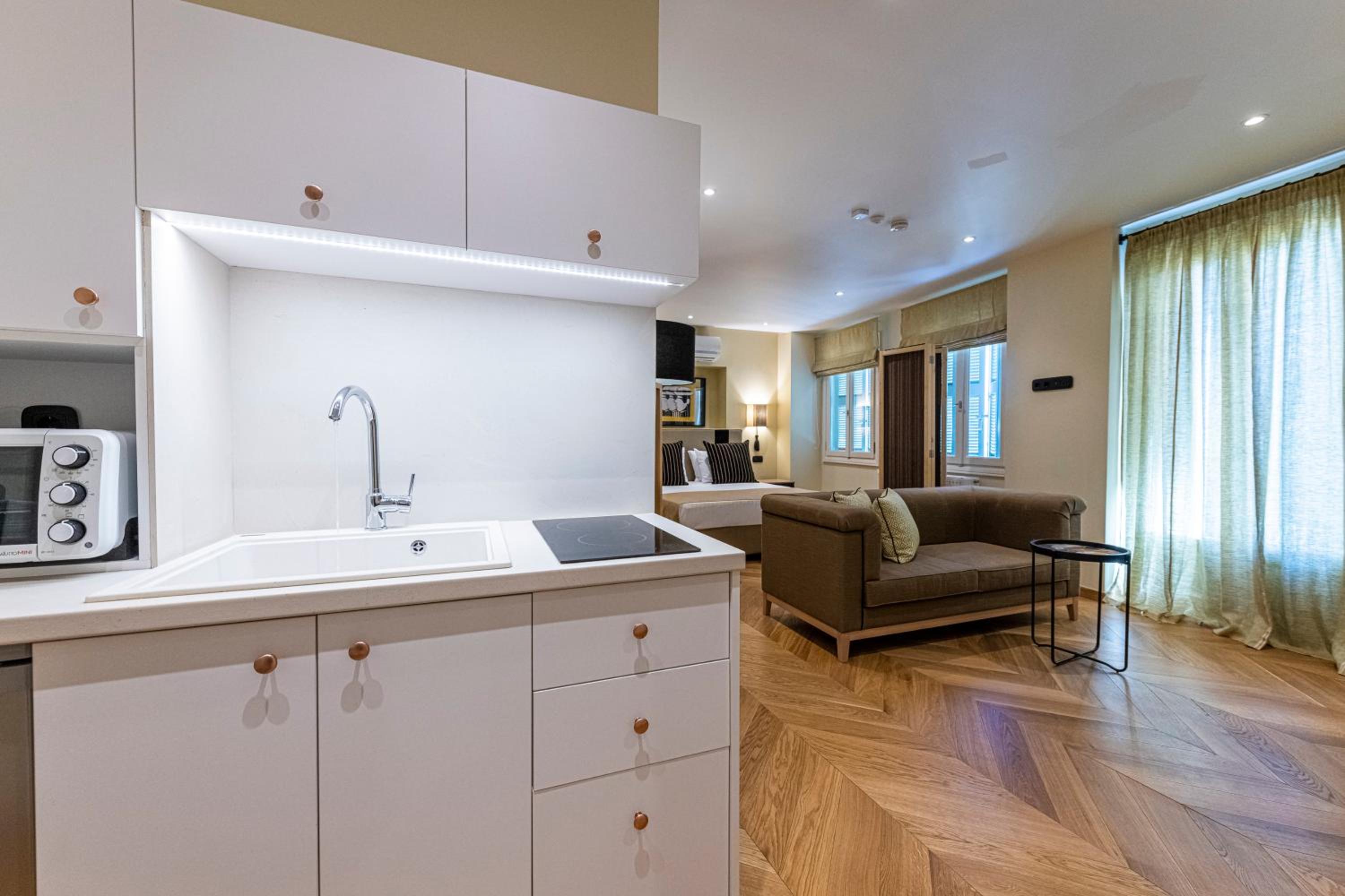 IPELHOME - Plaka Boutique Apartments